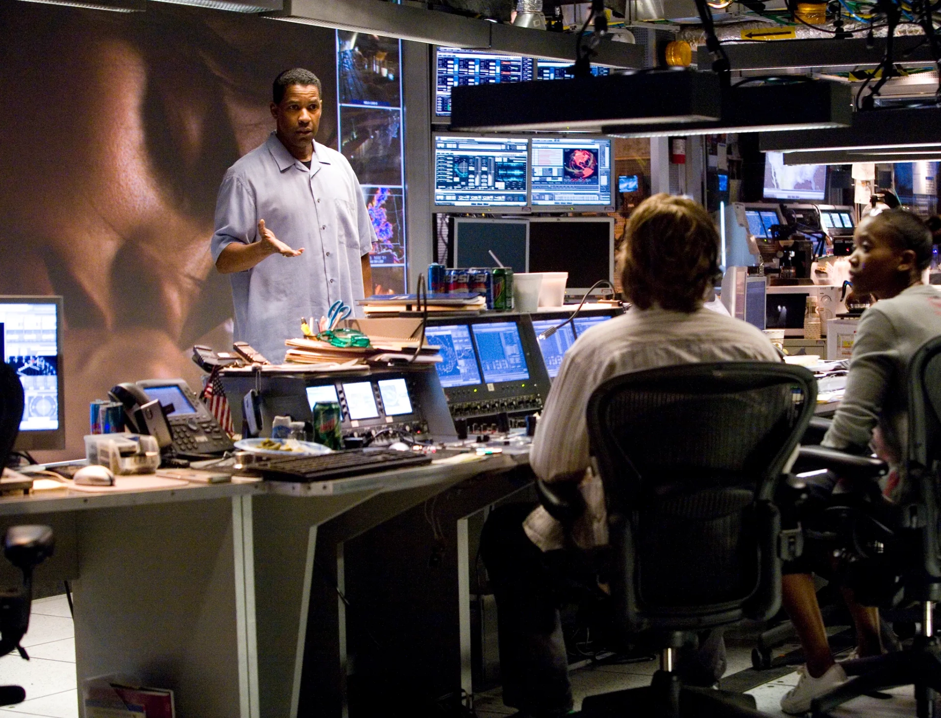 Denzel Washington, Erika Alexander, Elden Henson, and Paula Patton in Deja Vu (2006)