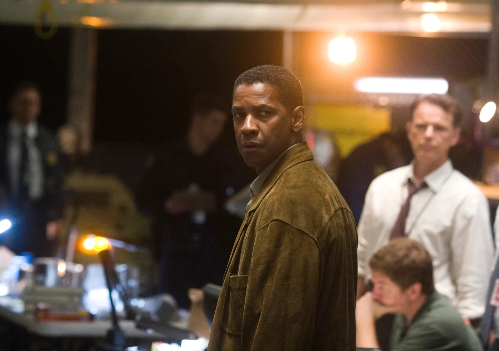 Denzel Washington and Bruce Greenwood in Deja Vu (2006)