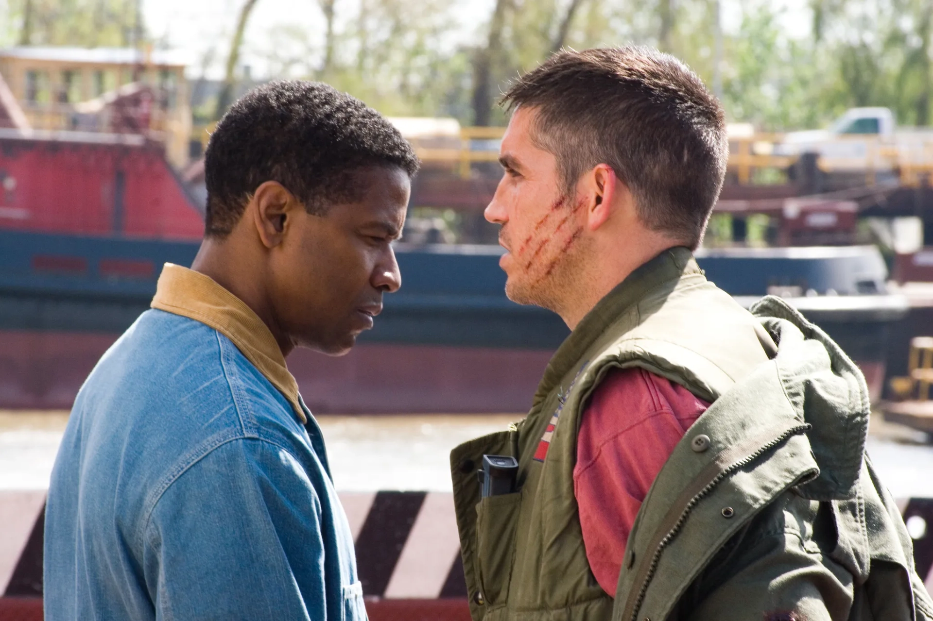 Denzel Washington and Jim Caviezel in Deja Vu (2006)