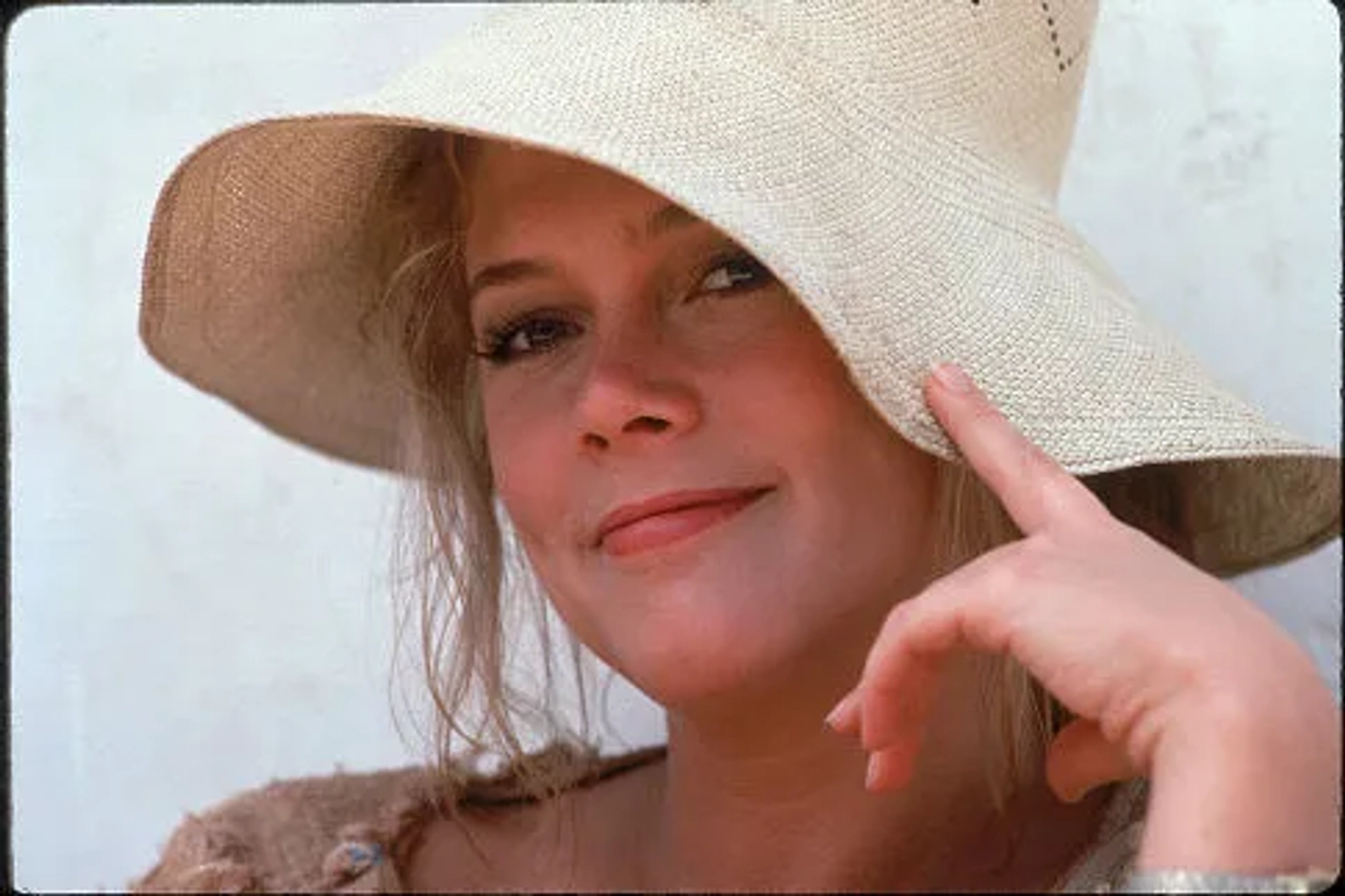 Kathleen Turner in Romancing the Stone (1984)