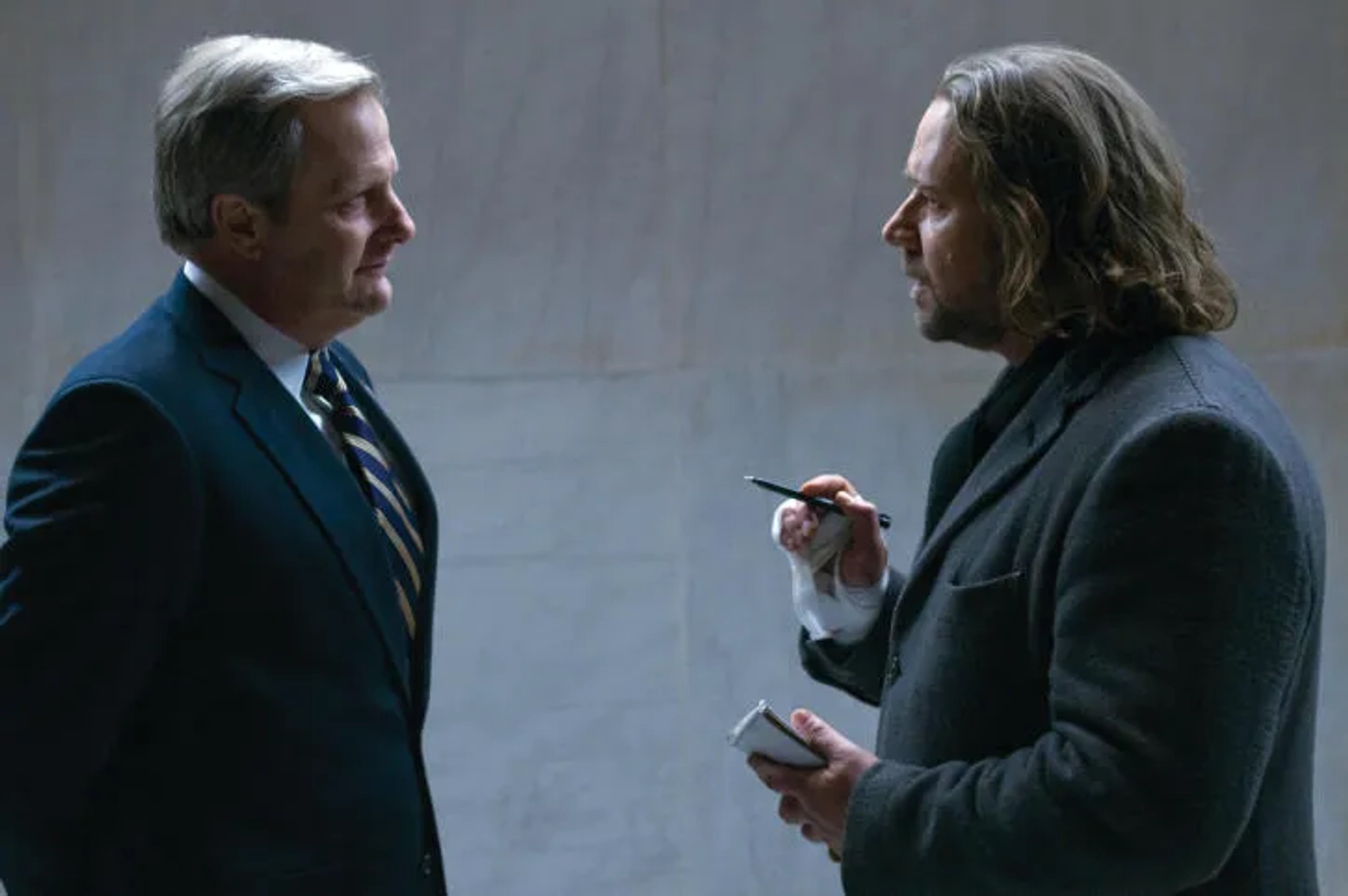 Russell Crowe and Jeff Daniels in State of Play (2009)