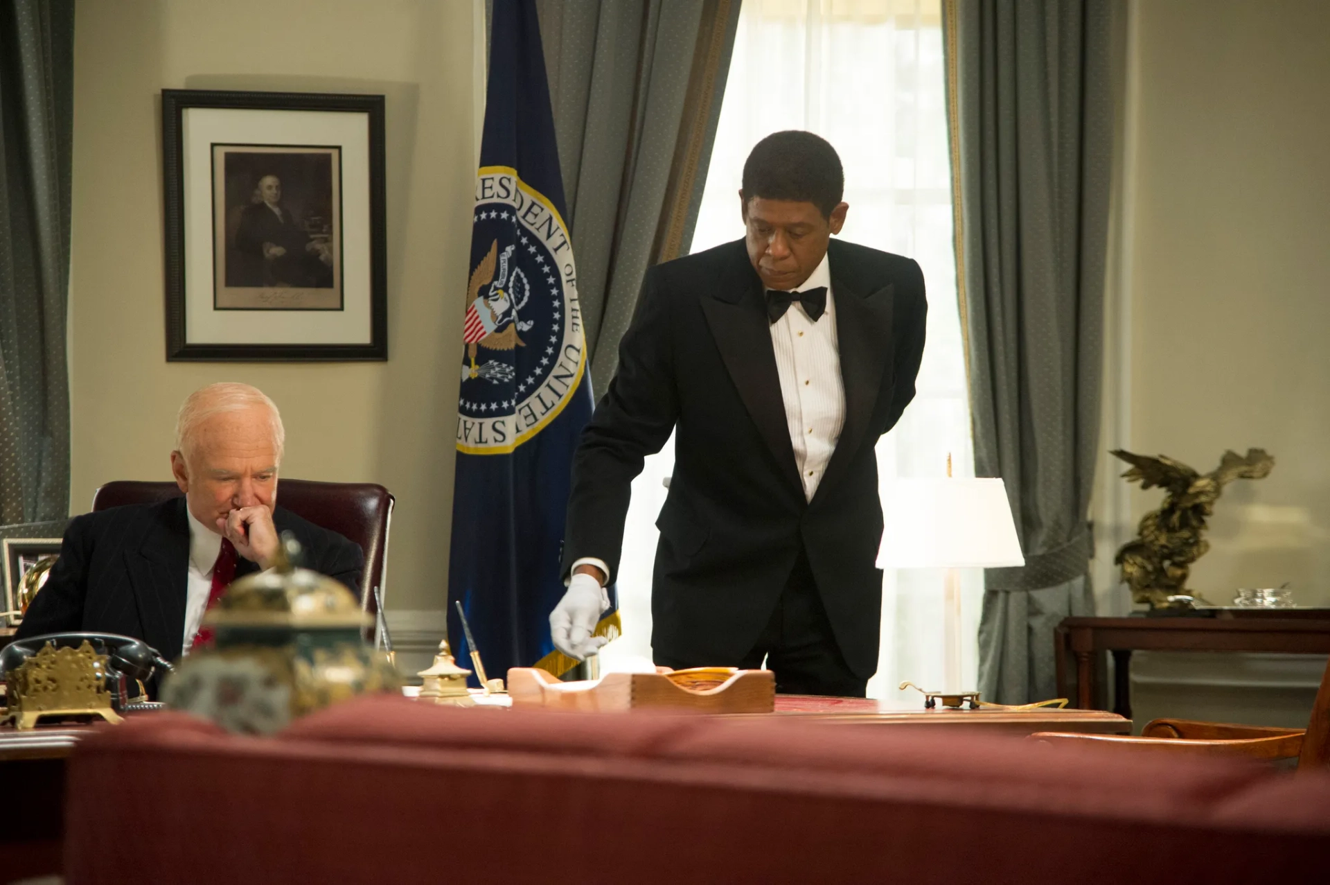 Robin Williams and Forest Whitaker in The Butler (2013)