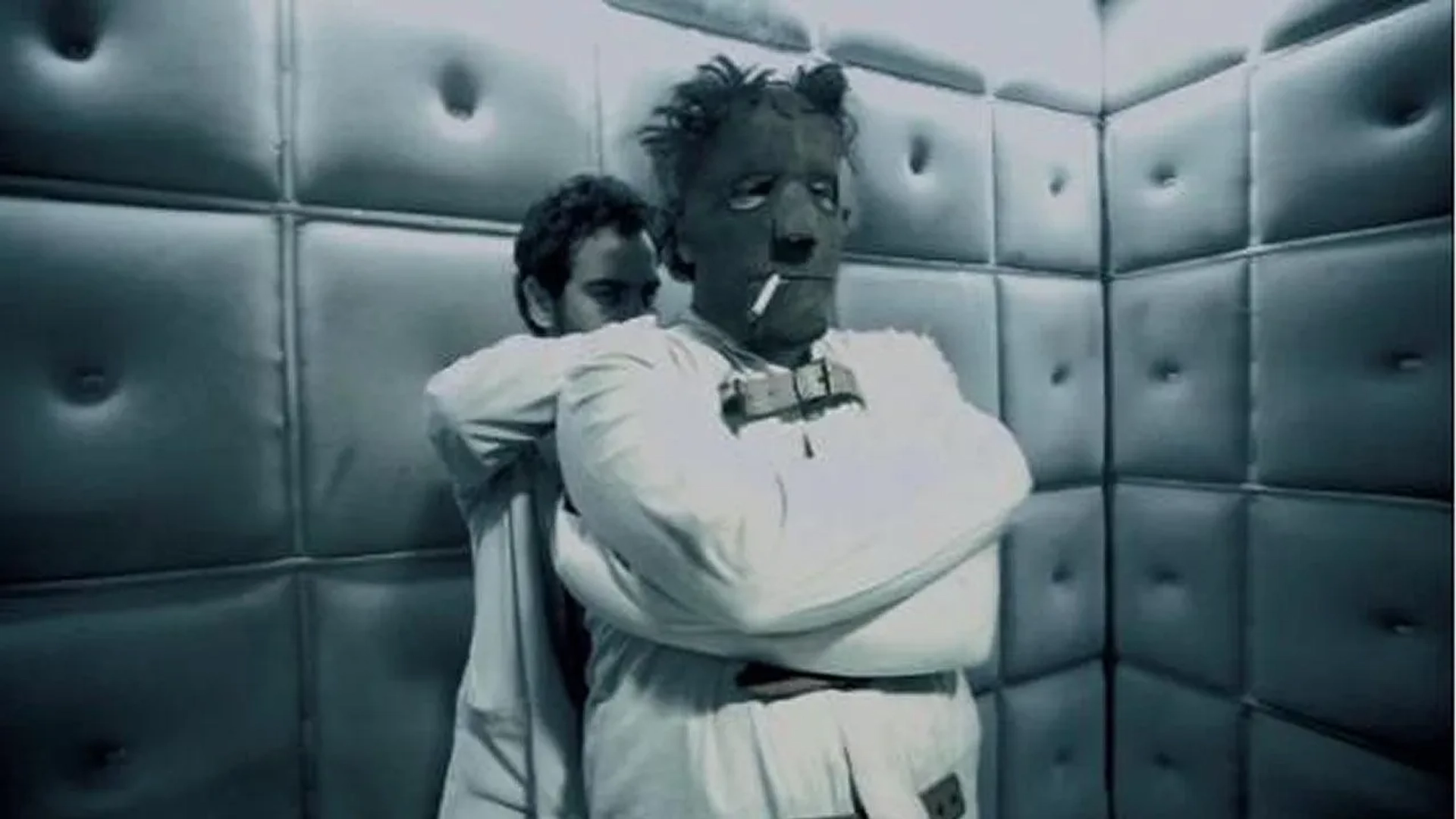 Yurdaer Okur and Sahan Gökbakar in Gen (2006)