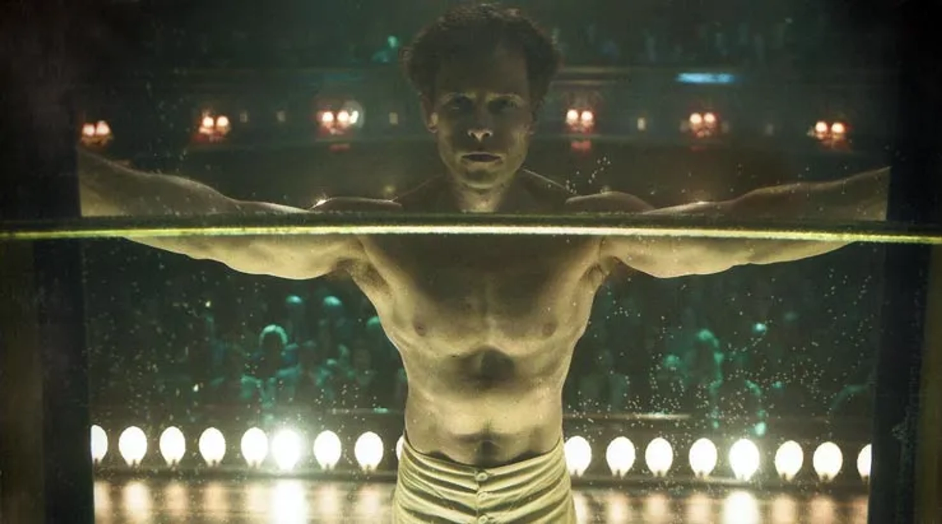Guy Pearce in Death Defying Acts (2007)