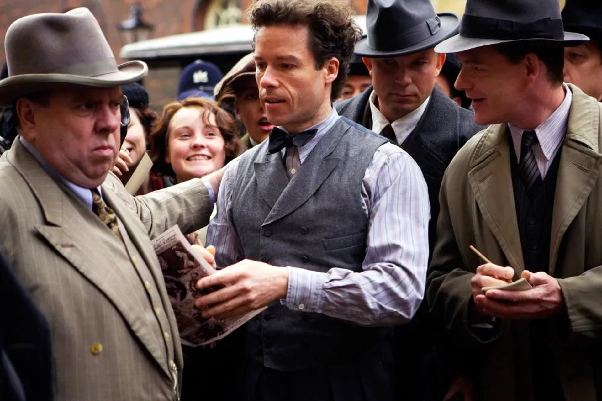 Guy Pearce and Timothy Spall in Death Defying Acts (2007)