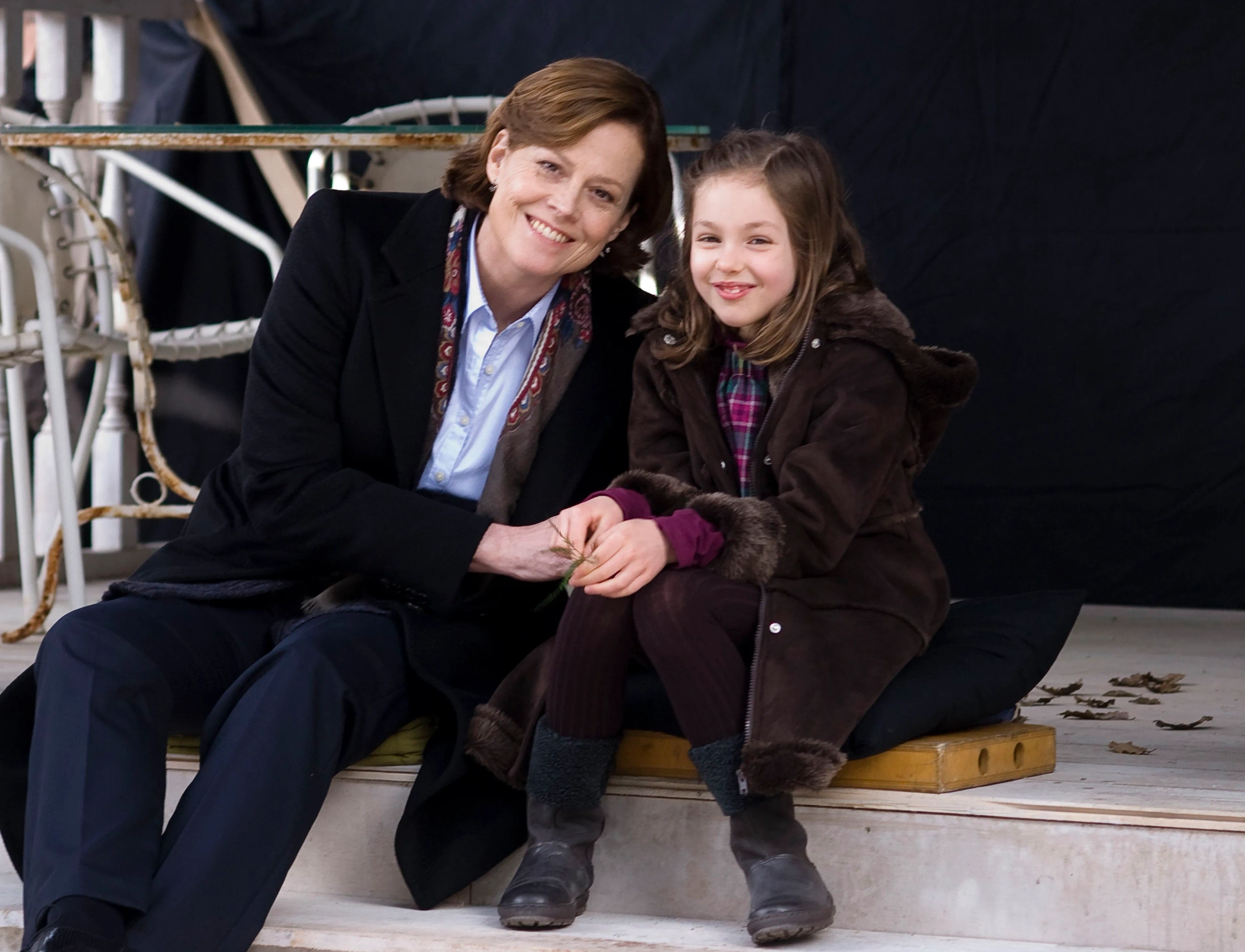 Off-screen shot of Sigourney Weaver and Eloise Webb, Red Lights