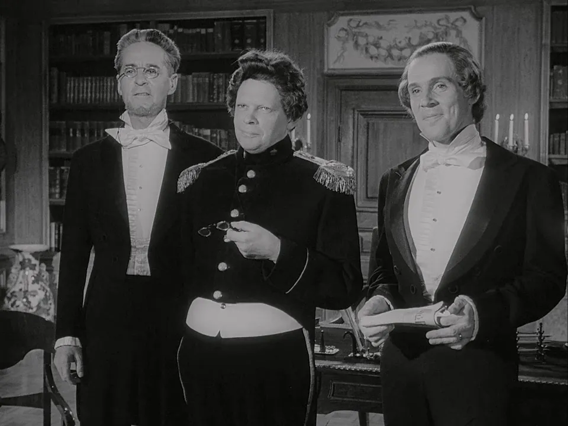 Gunnar Björnstrand, Erland Josephson, and Toivo Pawlo in The Magician (1958)
