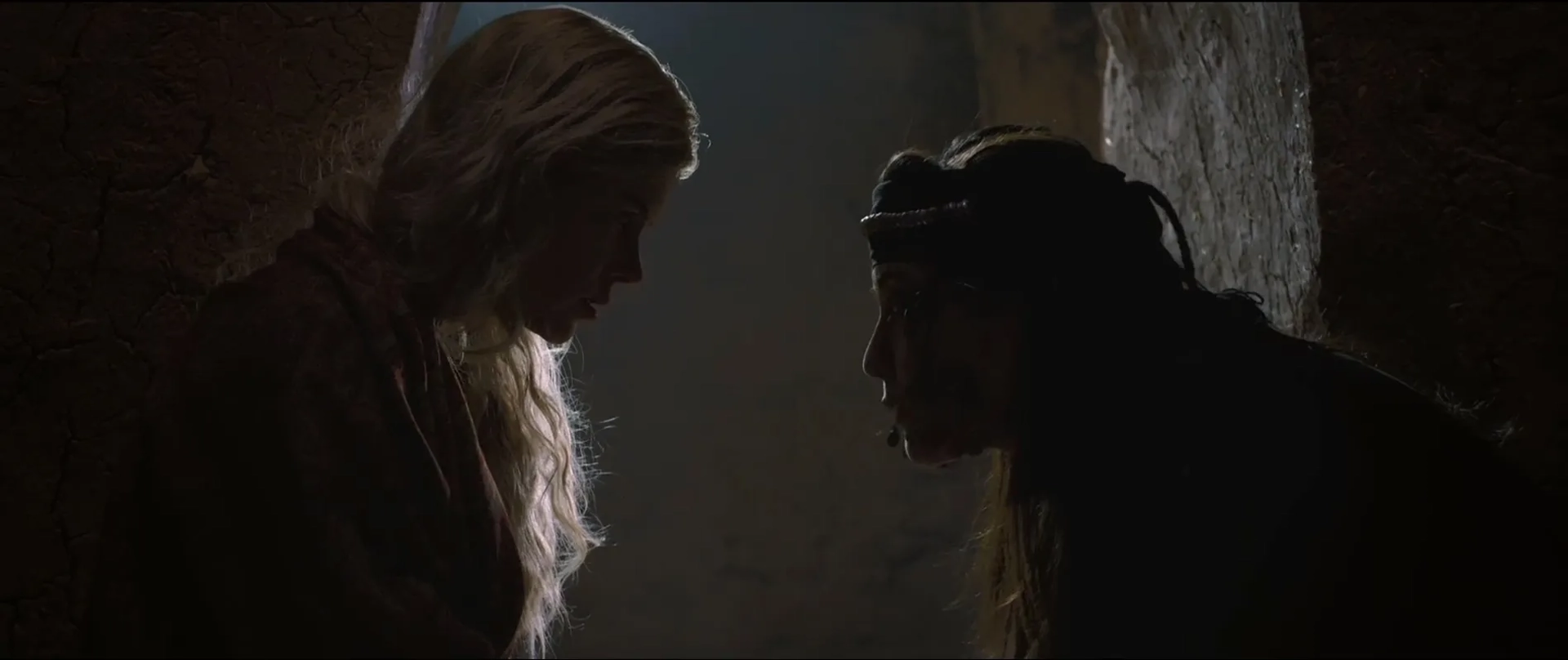 Nicole Kidman and Fatima ezzahra El Jaouhari in Queen of the Desert (2015)