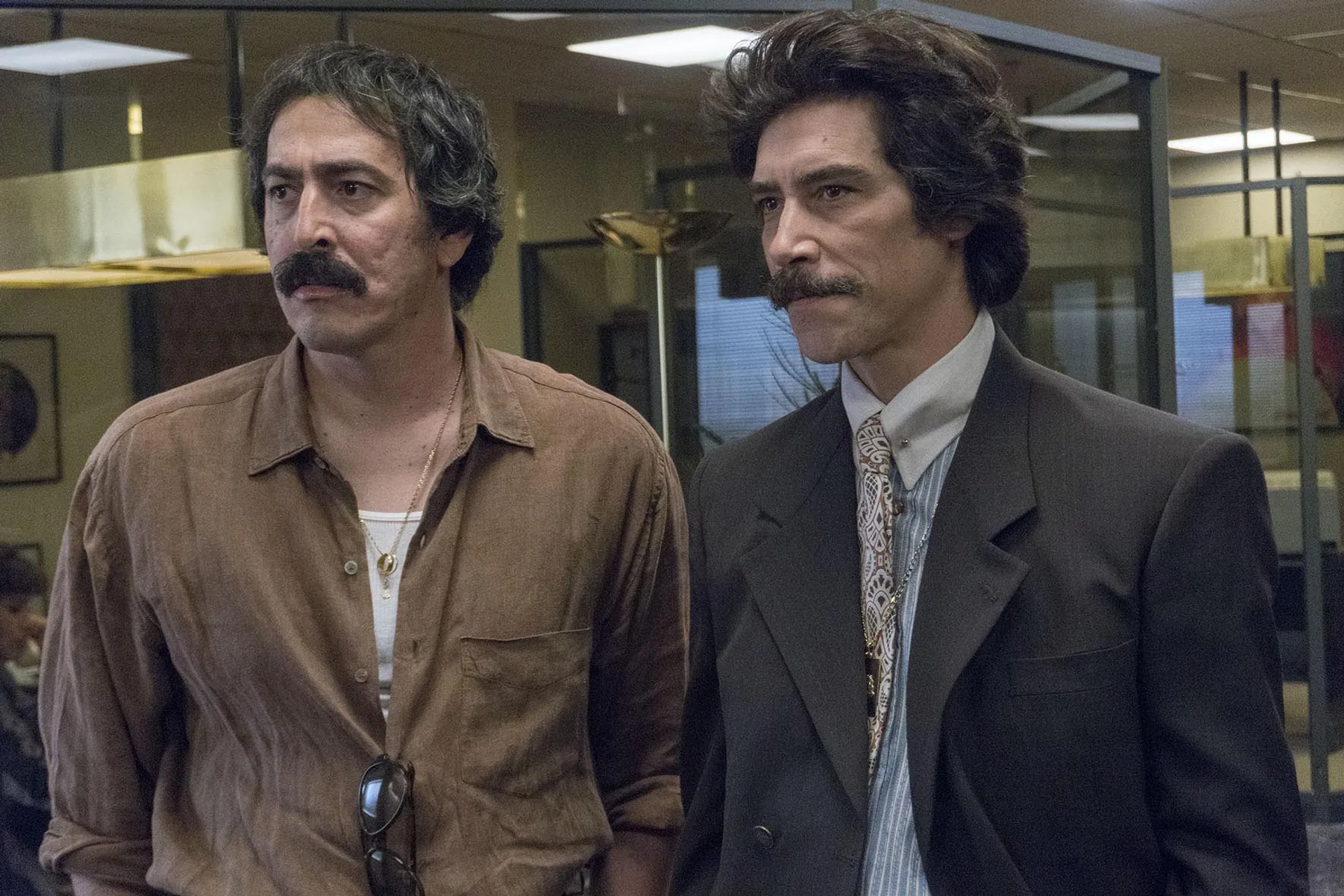 Óscar Jaenada and Martín Bello in Luis Miguel: The Series (2018)