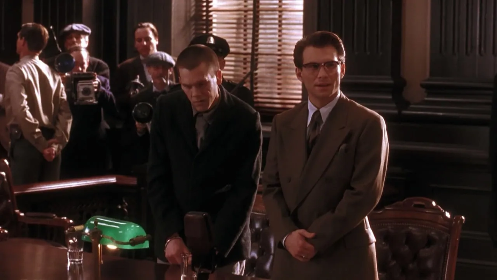 Kevin Bacon and Christian Slater in Murder in the First (1995)