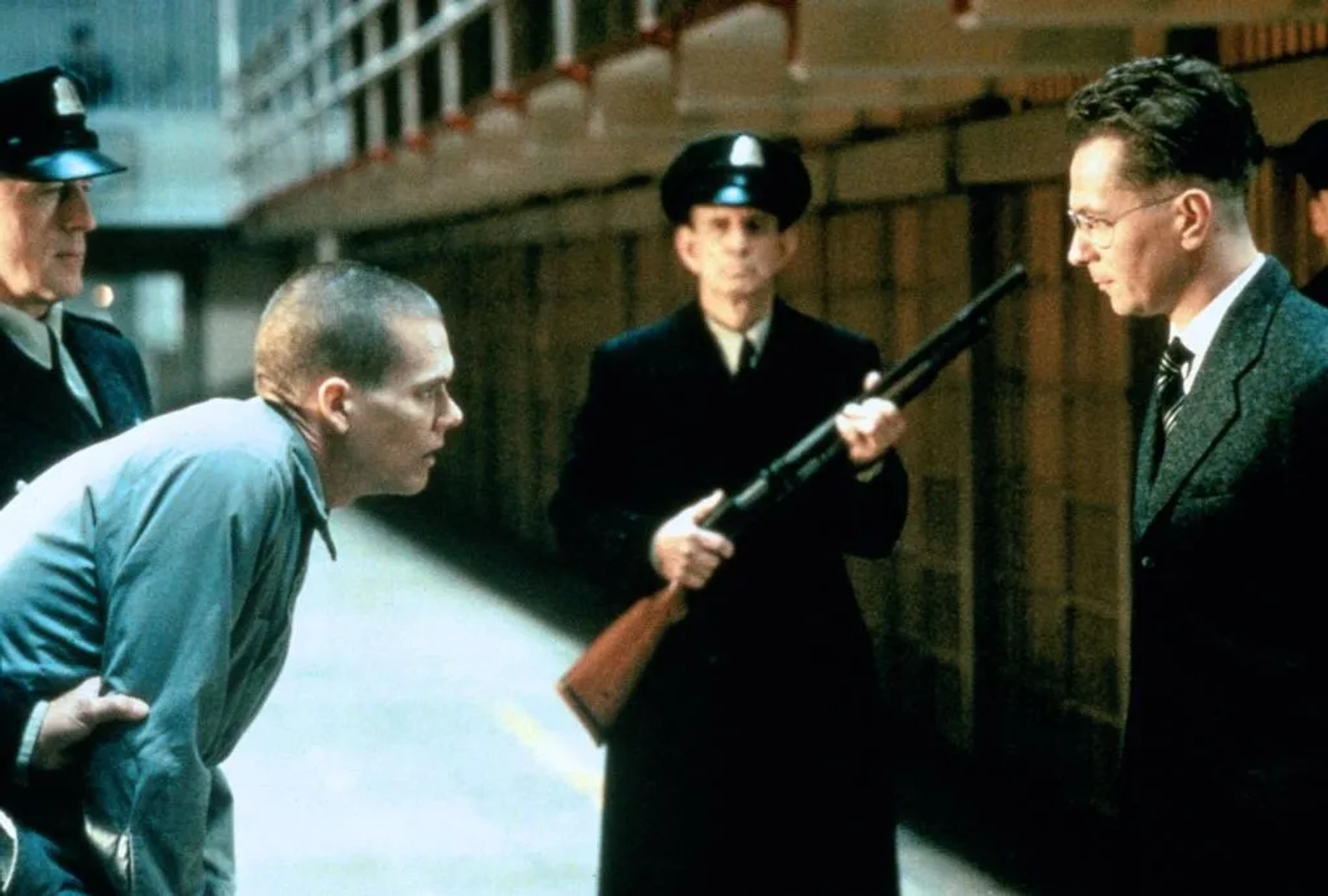 Kevin Bacon and Gary Oldman in Murder in the First (1995)