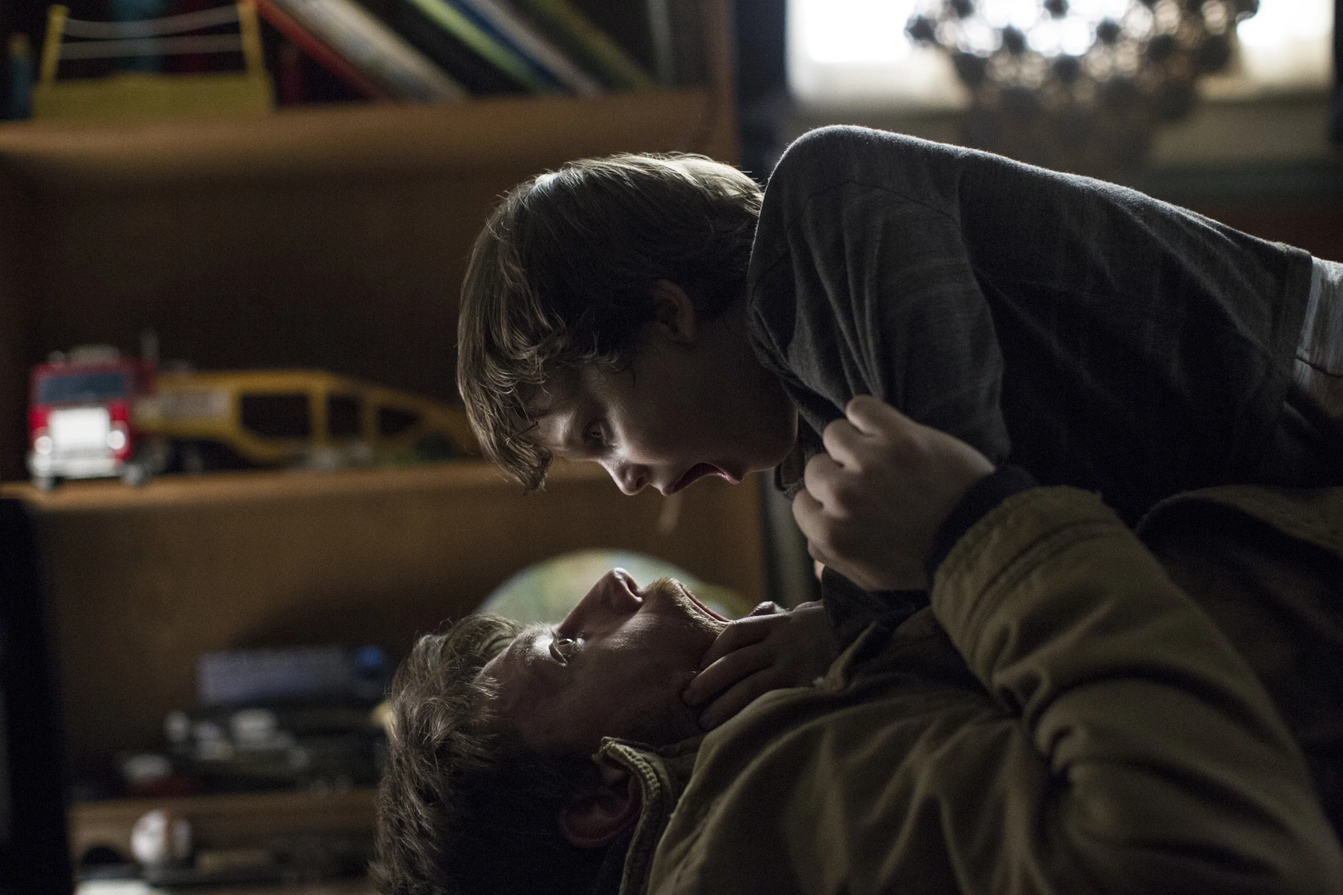 Patrick Fugit and Gabriel Bateman in Outcast (2016)