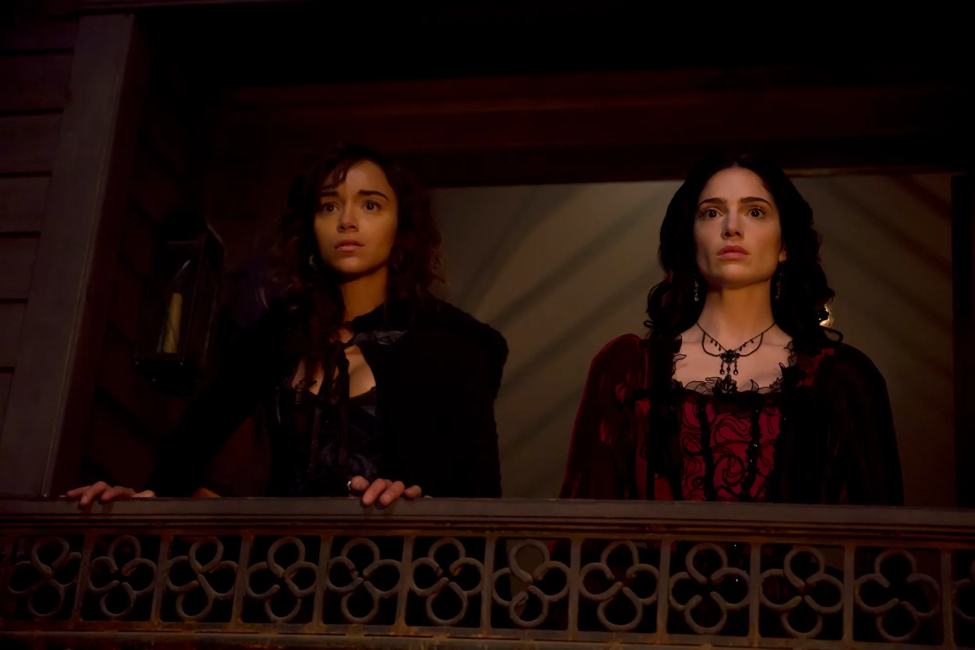 Ashley Madekwe and Janet Montgomery in Salem (2014)