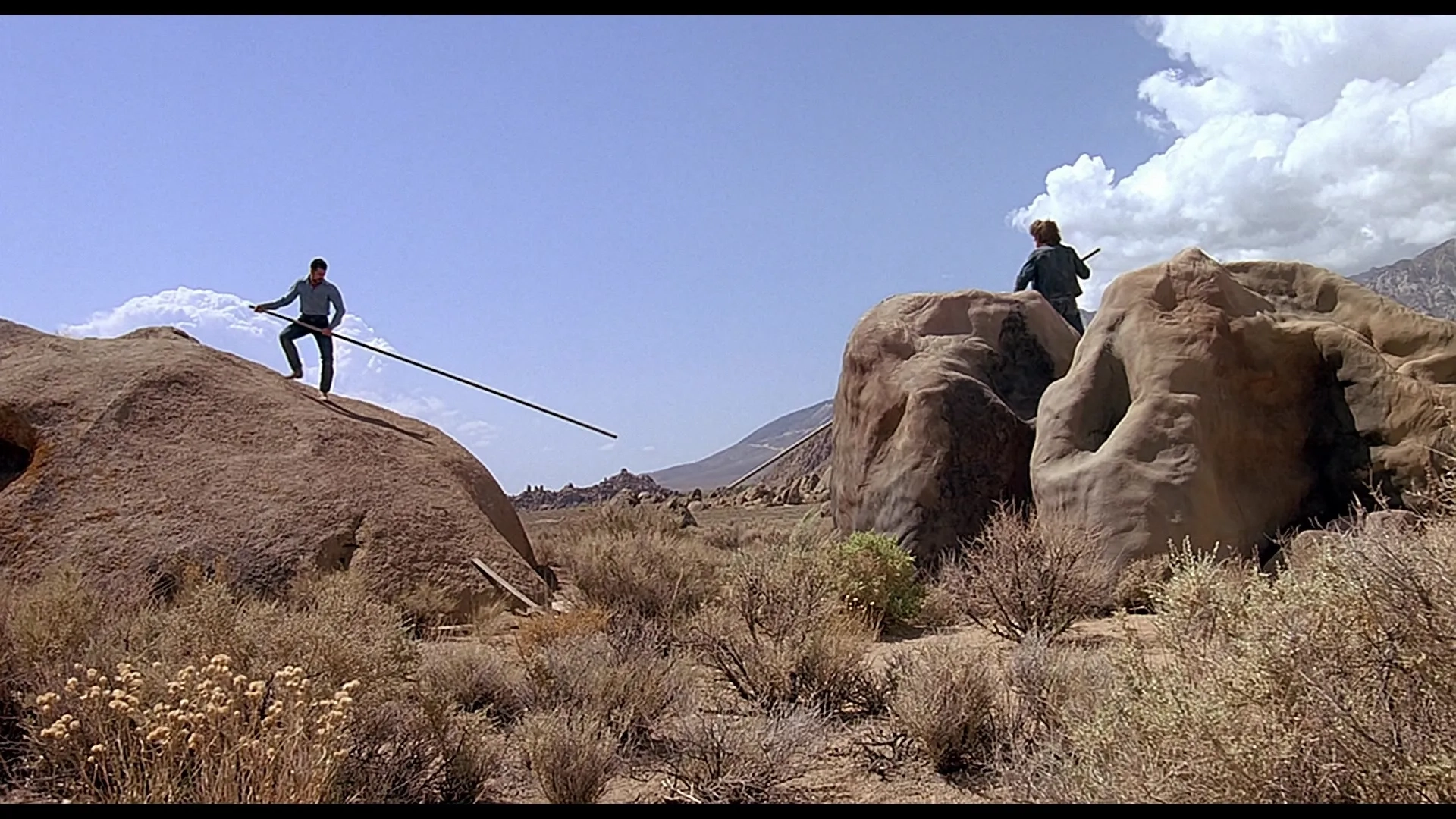 Kevin Bacon and Fred Ward in Tremors (1990)