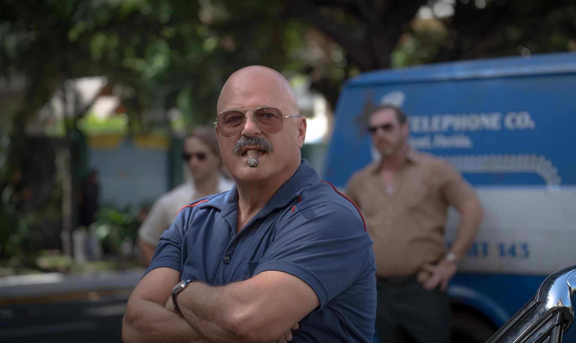 Michael Chiklis and Carlos Rodríguez in Hotel Cocaine (2024)