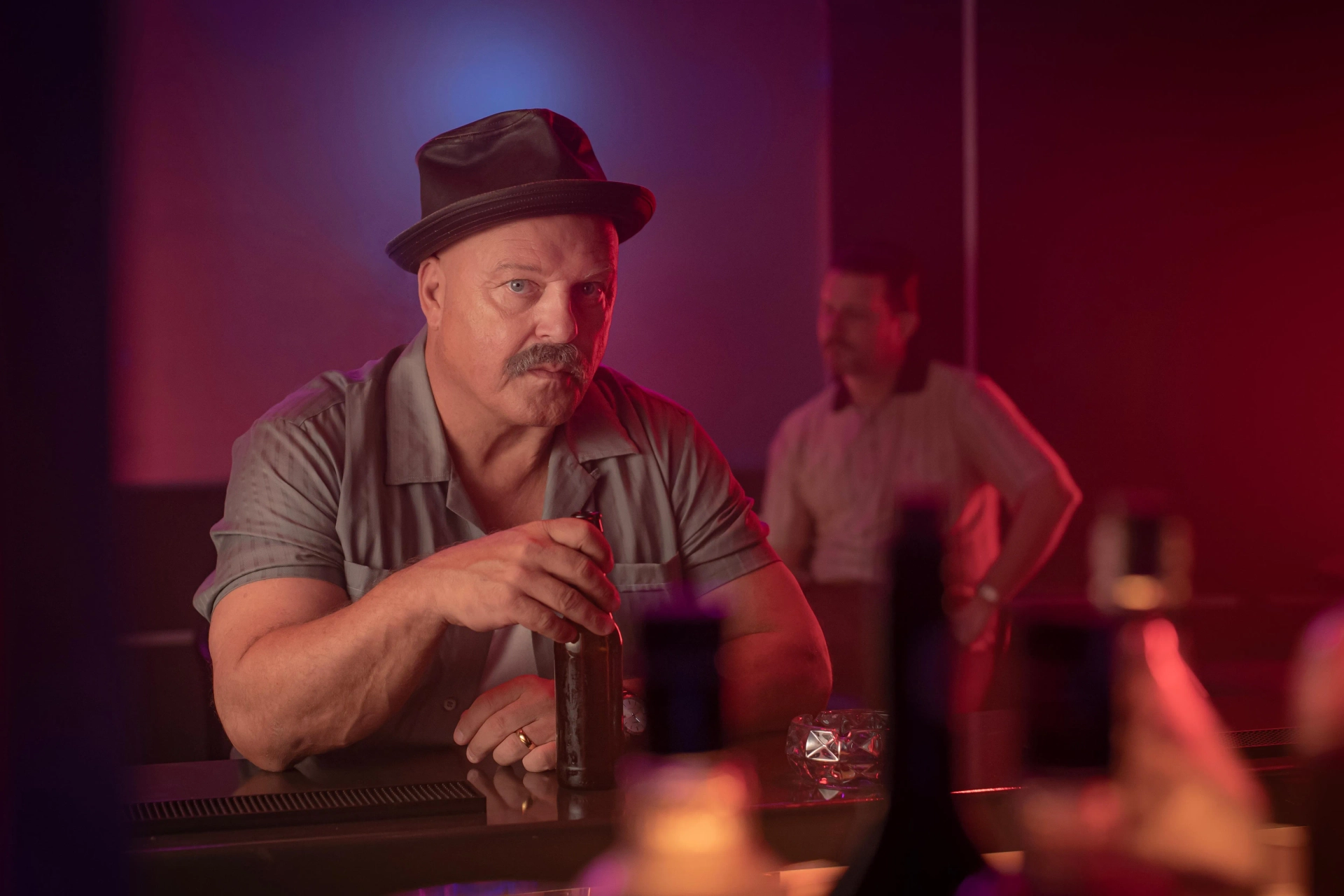Michael Chiklis and Carlos Rodríguez in Hotel Cocaine (2024)