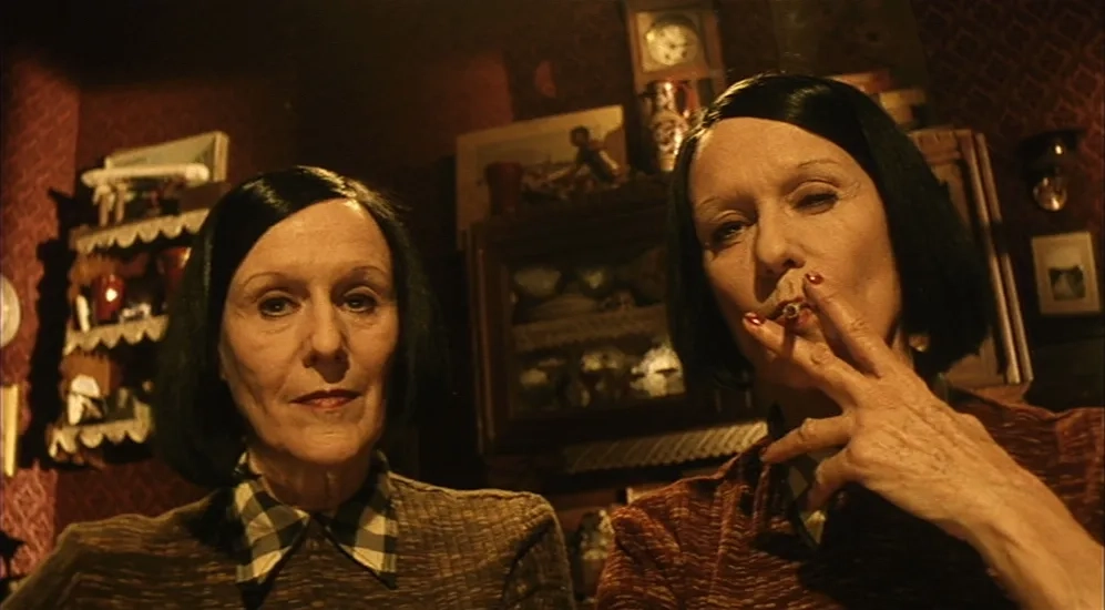 Geneviève Brunet and Odile Mallet in The City of Lost Children (1995)