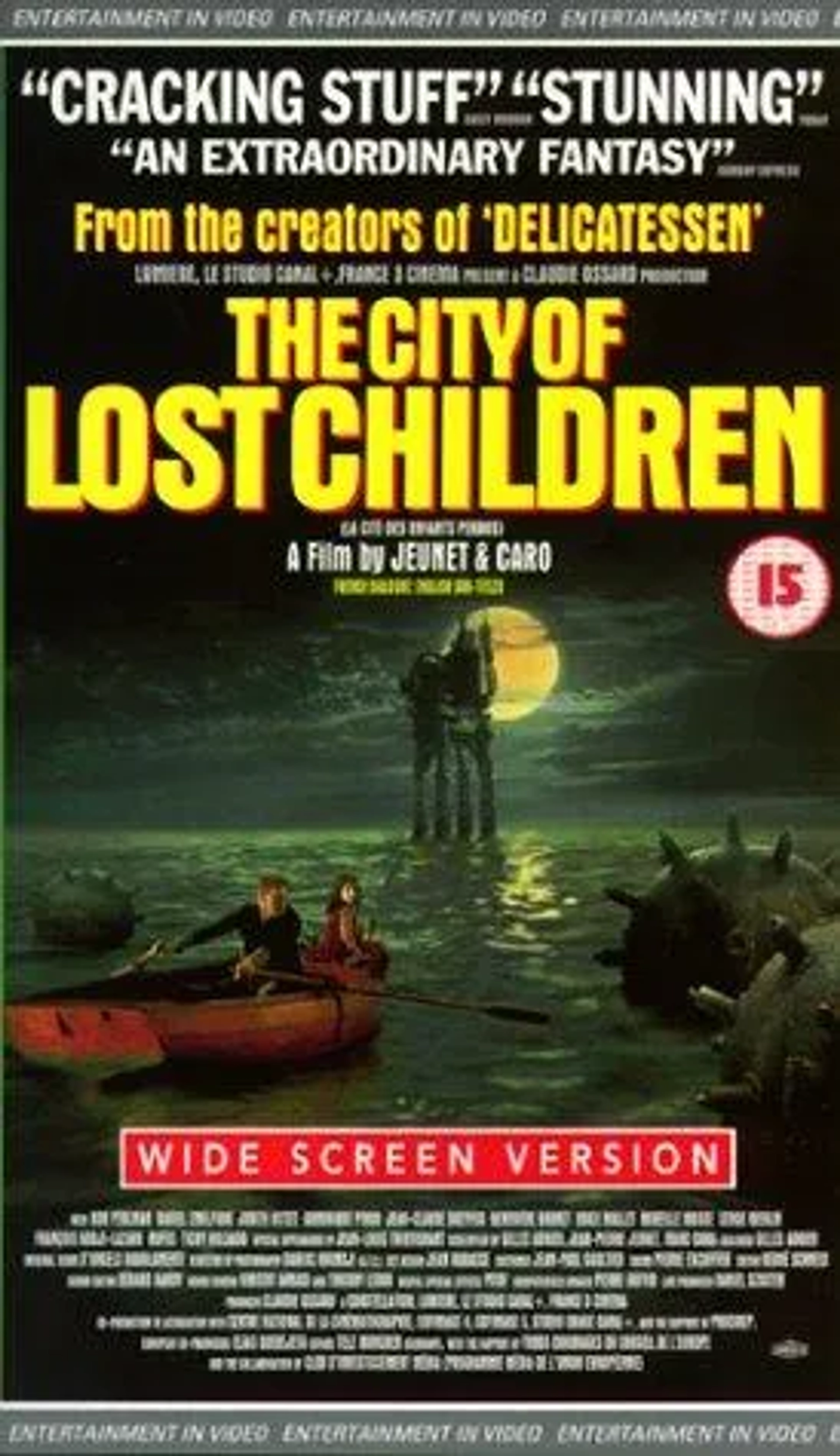 Ron Perlman and Judith Vittet in The City of Lost Children (1995)
