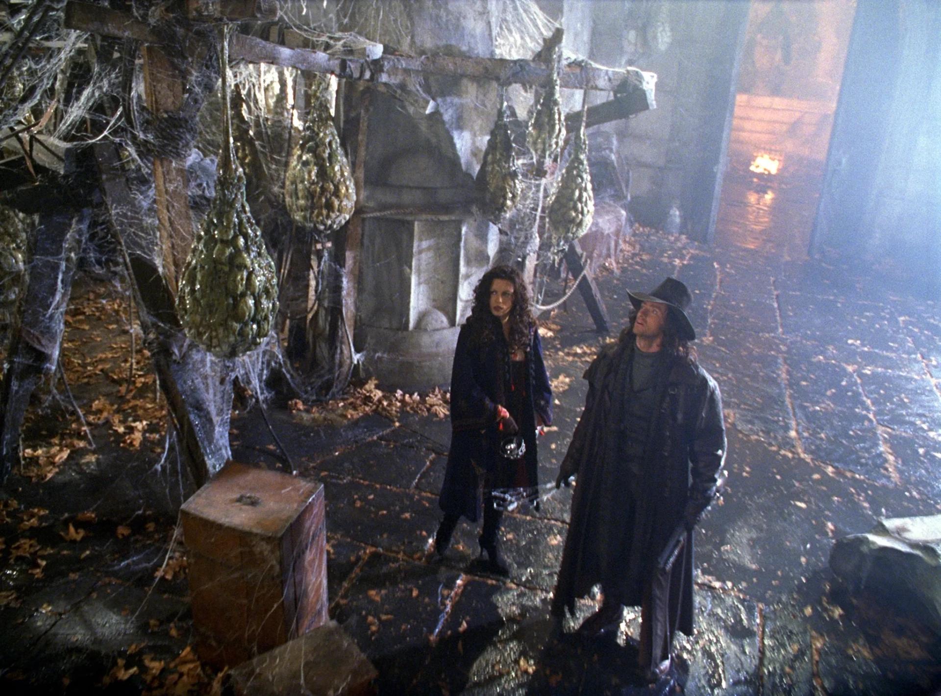 Kate Beckinsale and Hugh Jackman in Van Helsing (2004)