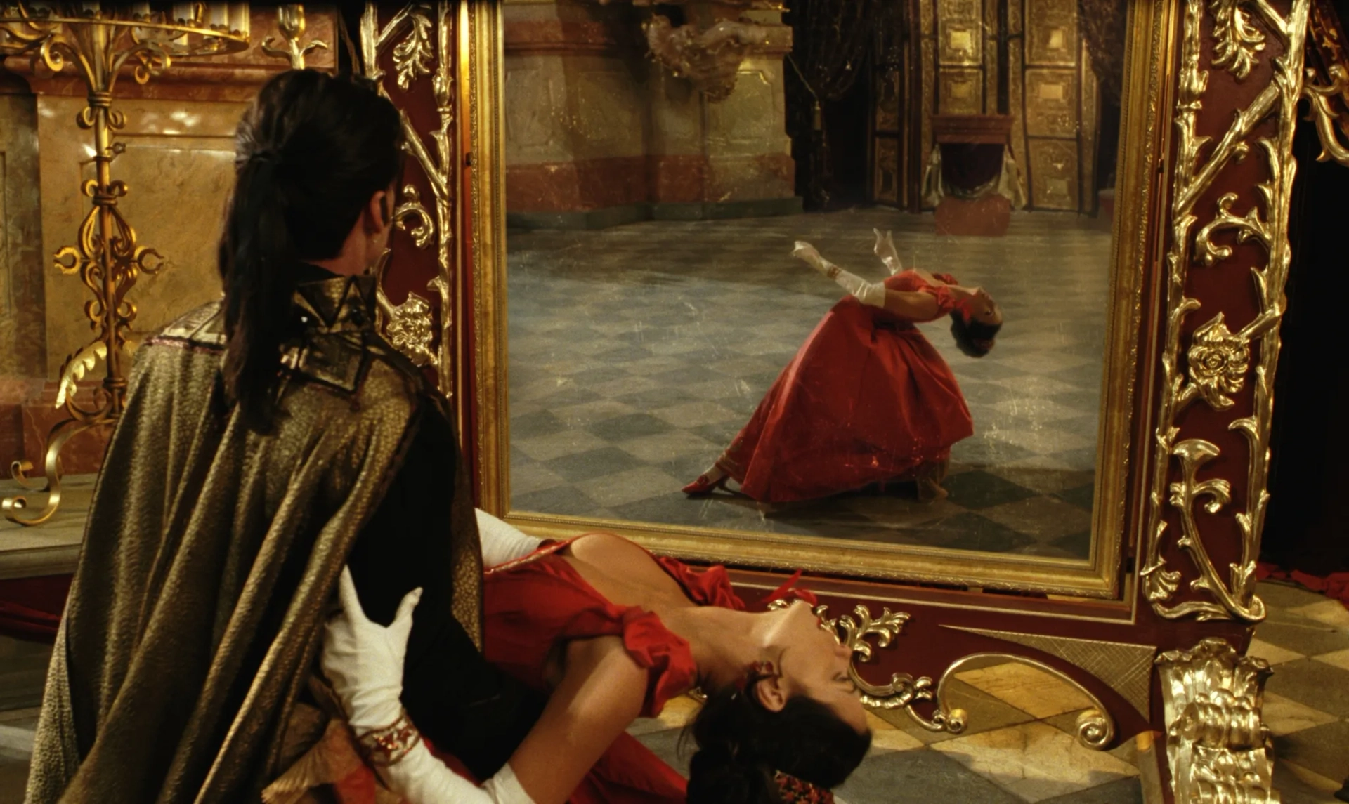 Kate Beckinsale and Richard Roxburgh in Van Helsing (2004)