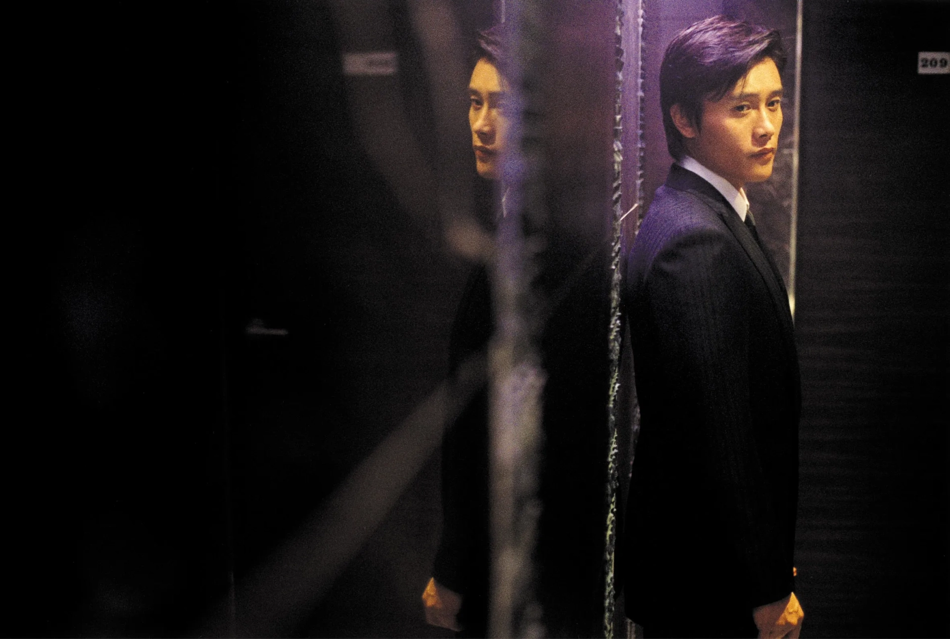Lee Byung-hun in A Bittersweet Life (2005)