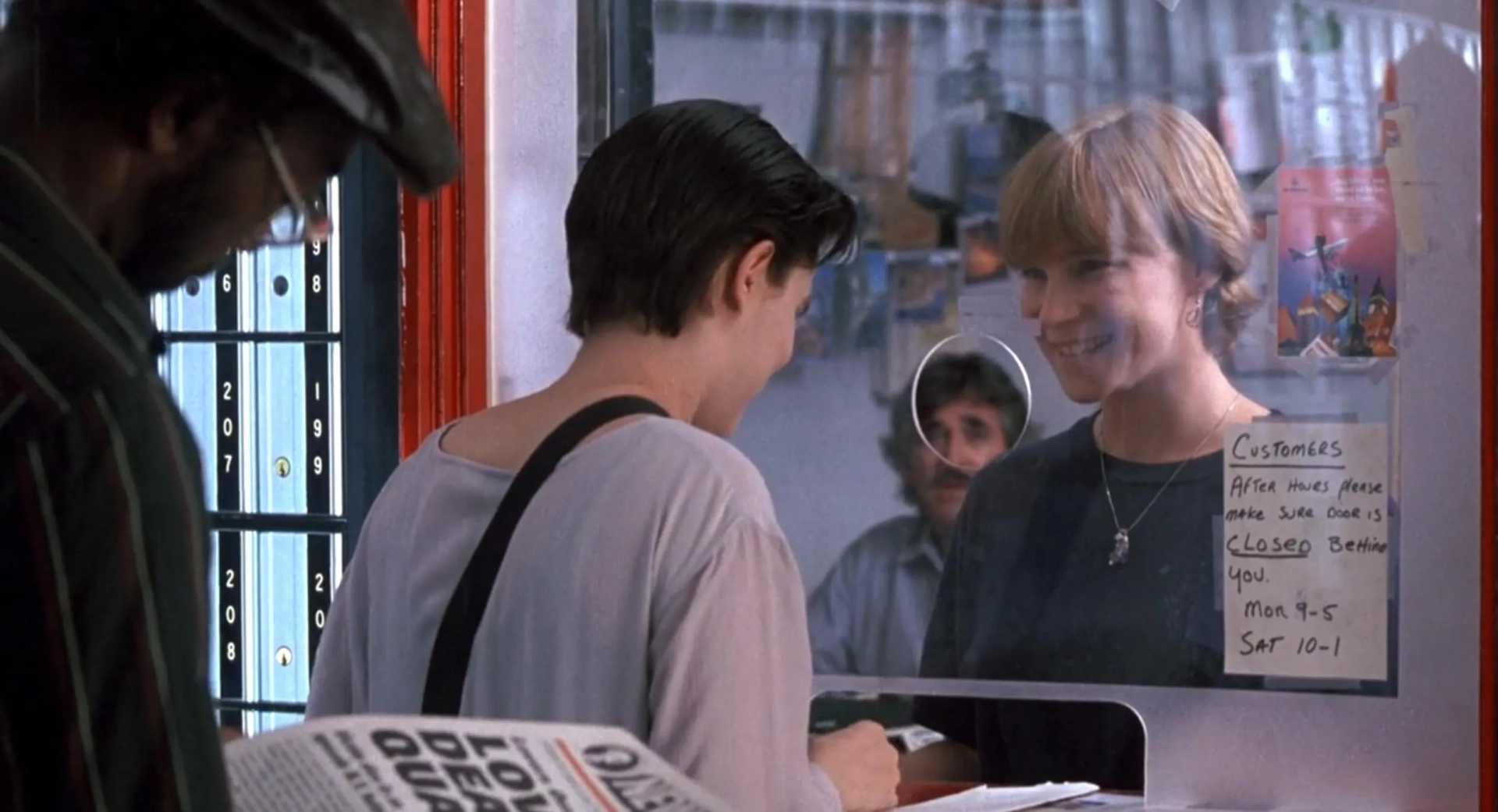Jennifer Jason Leigh and Amelia Campbell in Single White Female (1992)