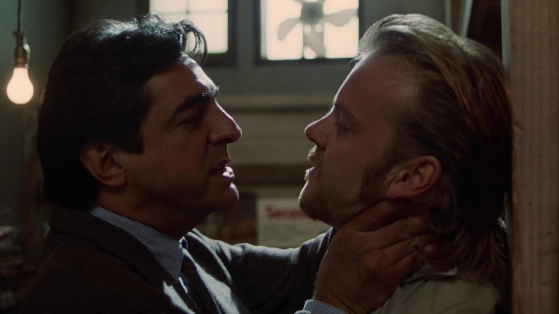 Kiefer Sutherland and Joe Mantegna in Eye for an Eye (1996)