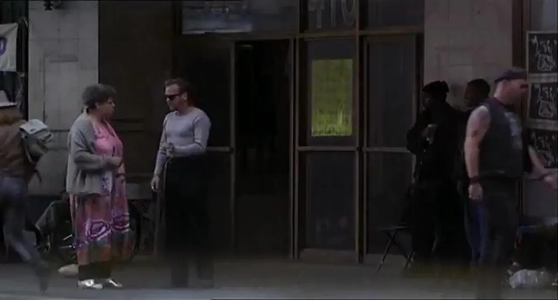 Kiefer Sutherland and Patricia Belcher in Eye for an Eye (1996)