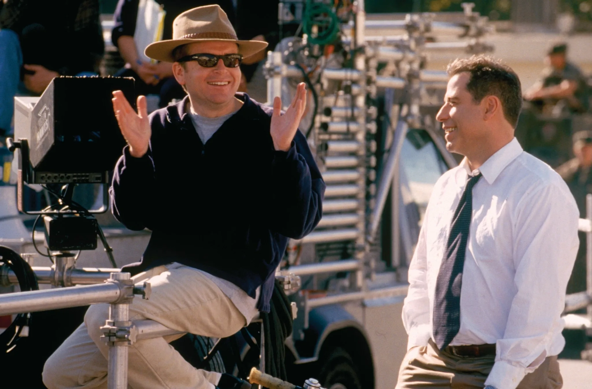 John Travolta and Simon West in The General's Daughter (1999)