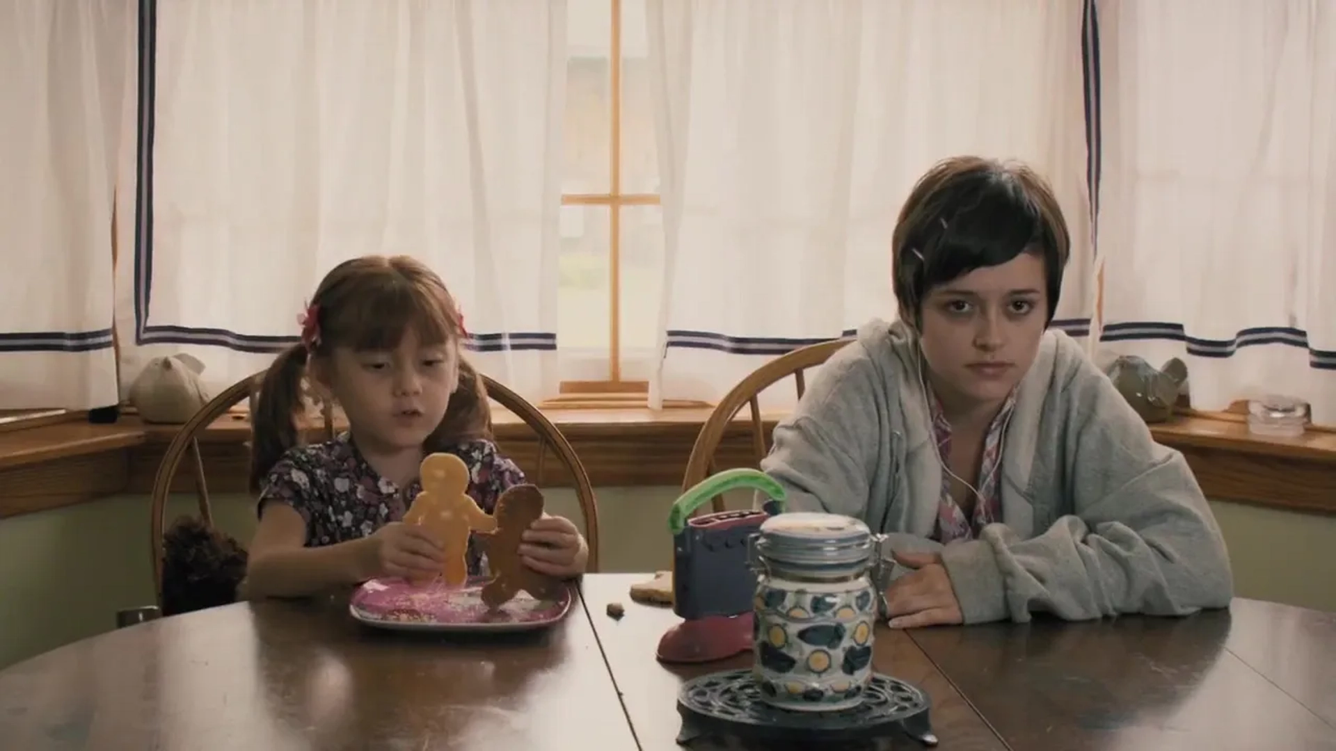 Lauren Ashley Carter and Shyla Molhusen in The Woman (2011)