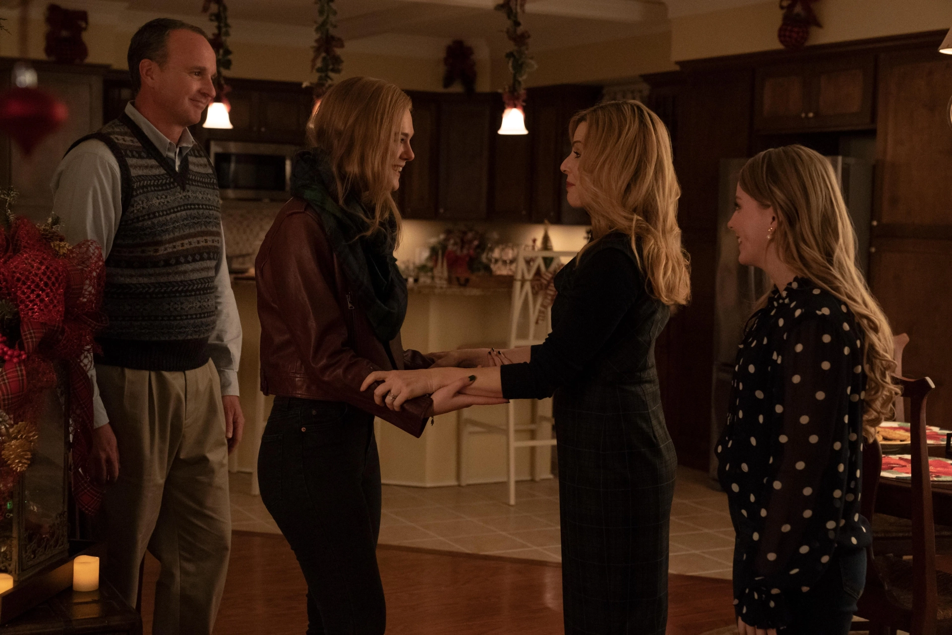 Cara Buono, Kai Lennox, and Elle Fanning in The Girl from Plainville (2022)