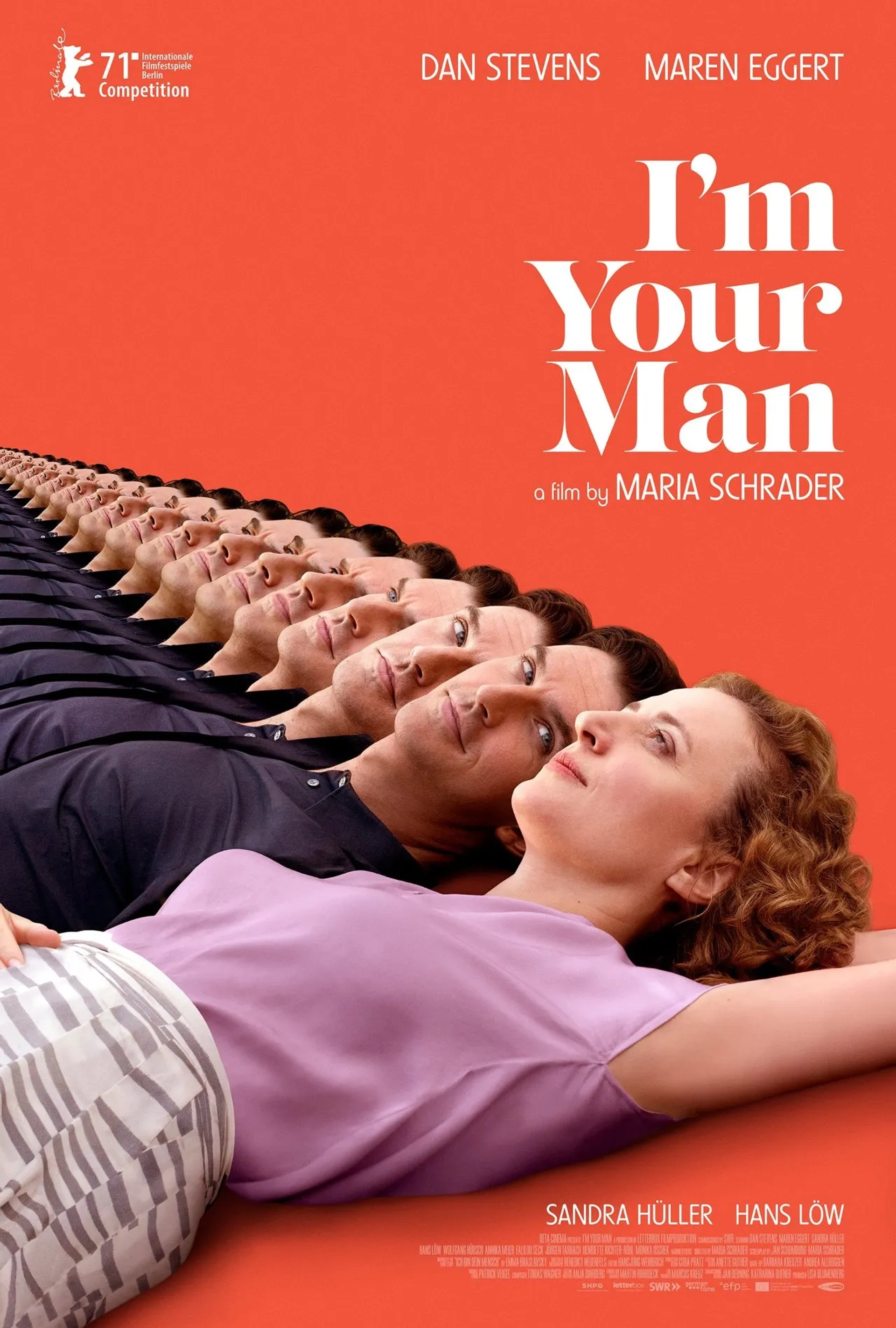 Maren Eggert and Dan Stevens in I'm Your Man (2021)