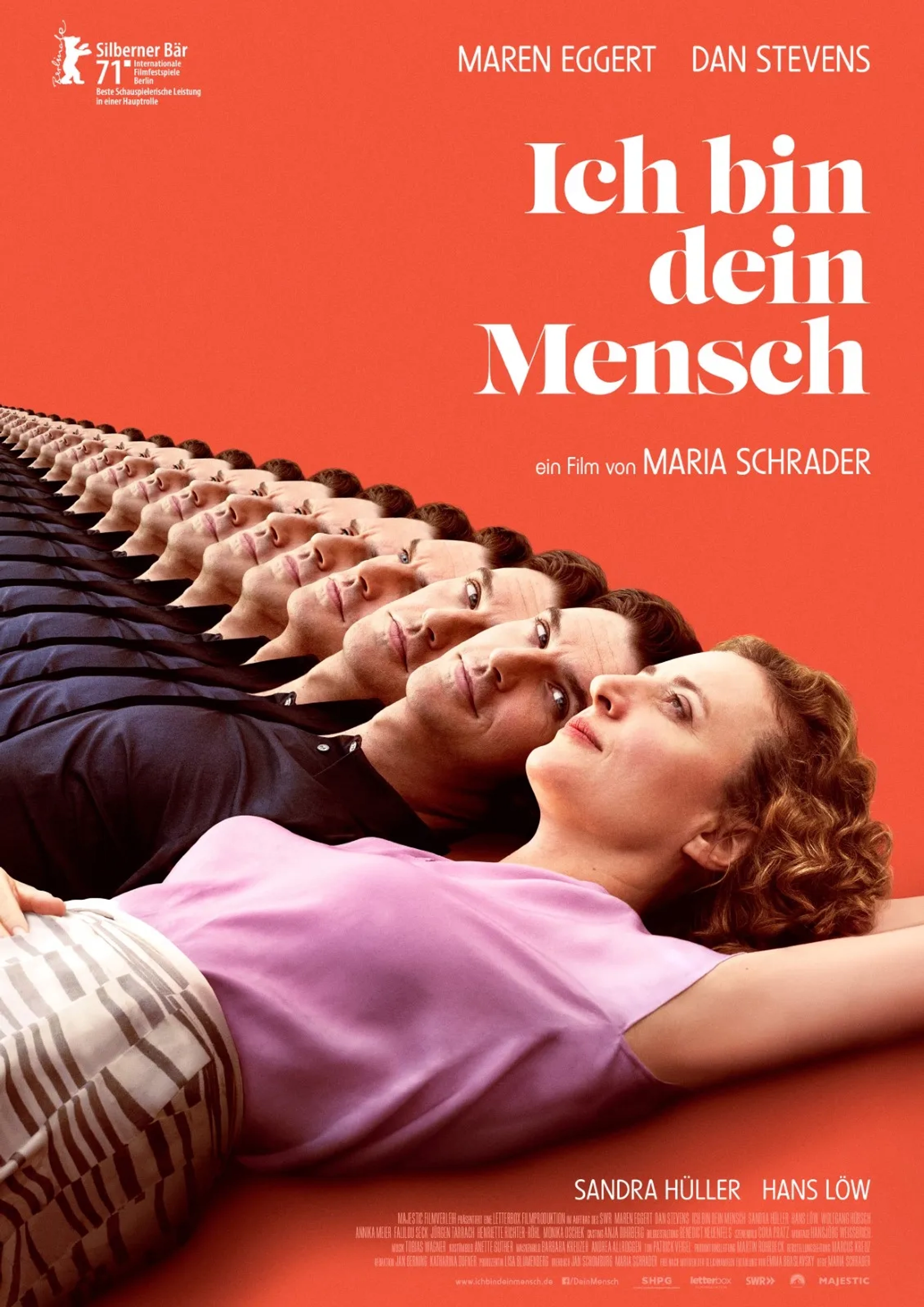 Maren Eggert and Dan Stevens in I'm Your Man (2021)
