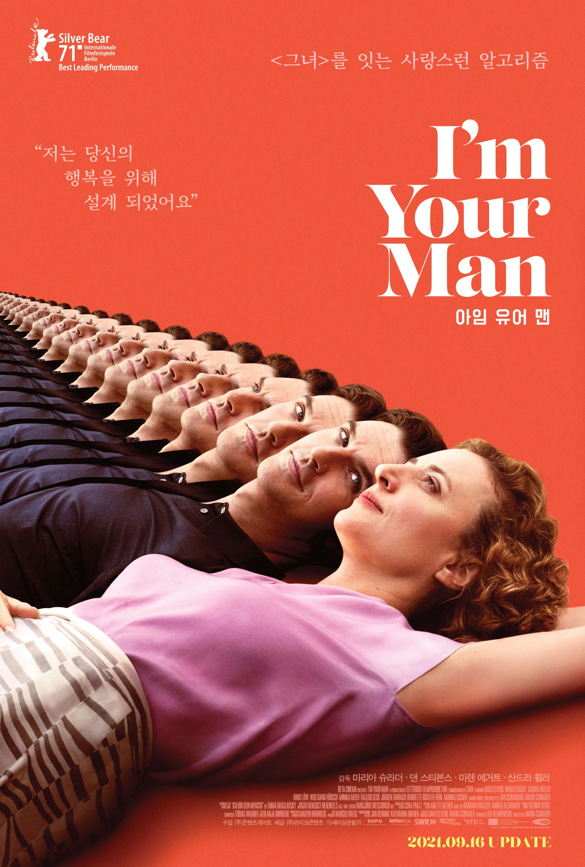 Maren Eggert and Dan Stevens in I'm Your Man (2021)