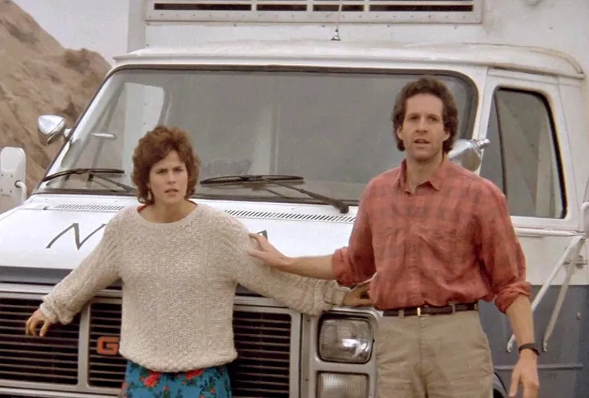 Steve Guttenberg and Ally Sheedy in Short Circuit (1986)