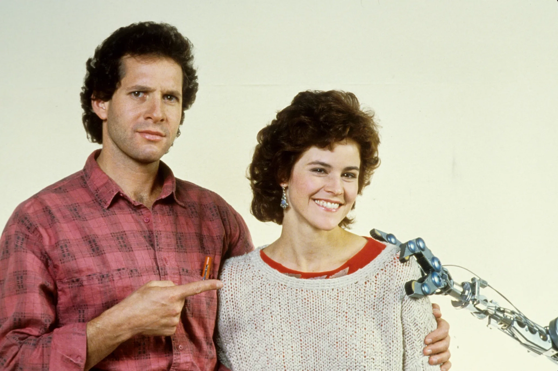 Steve Guttenberg and Ally Sheedy in Short Circuit (1986)