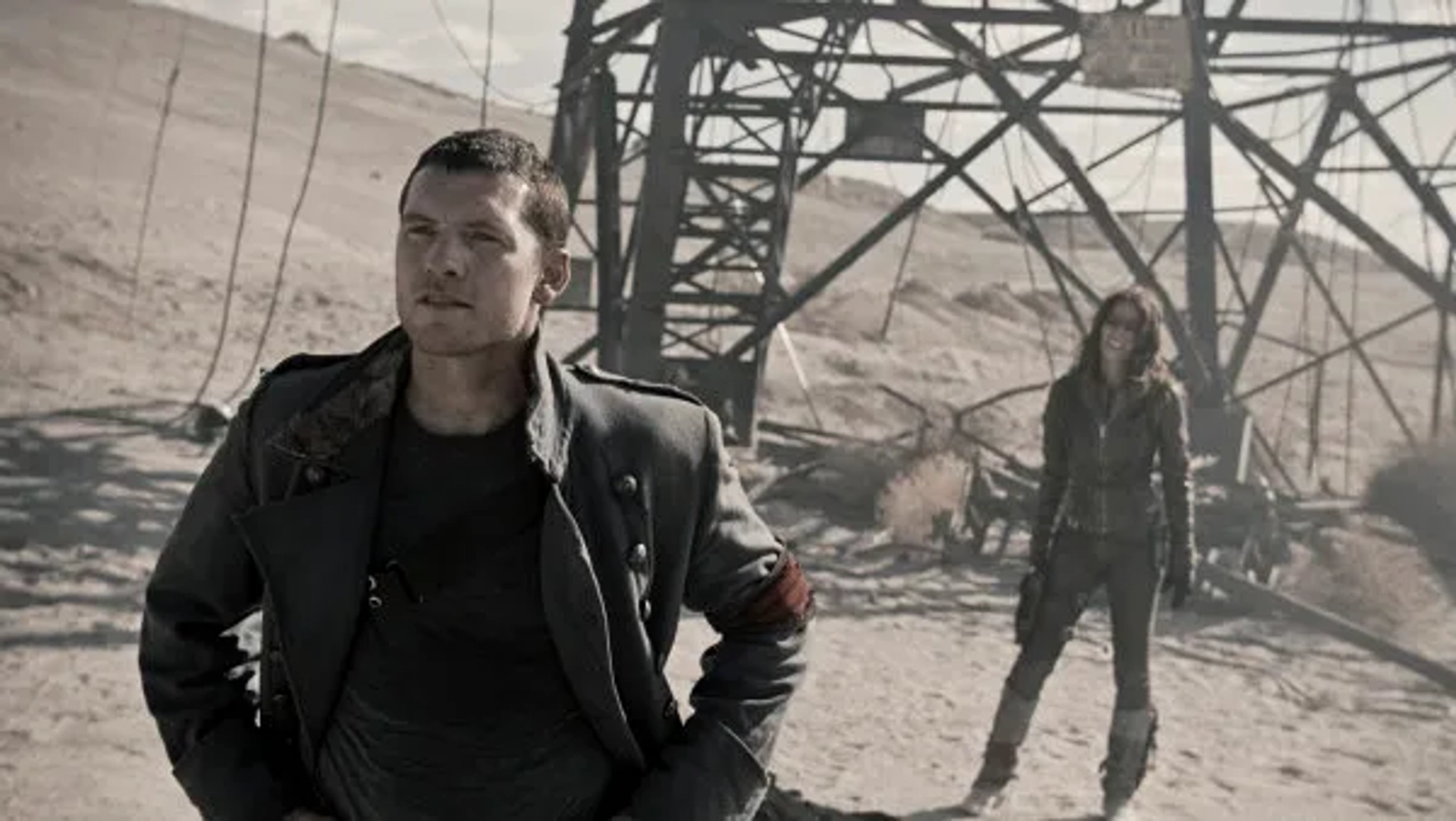 Sam Worthington and Moon Bloodgood in Terminator Salvation (2009)