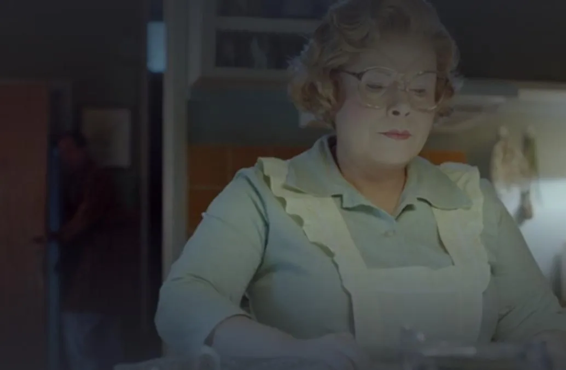 Sten Elfström and Anki Larsson in Äkta människor (2012)