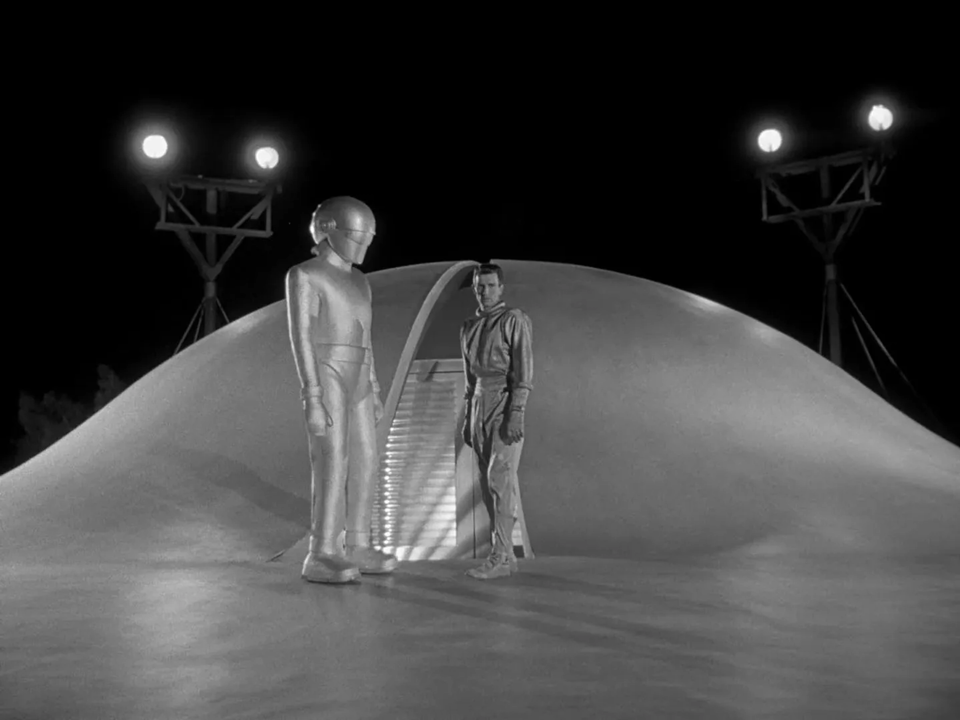 Lock Martin and Michael Rennie in The Day the Earth Stood Still (1951)