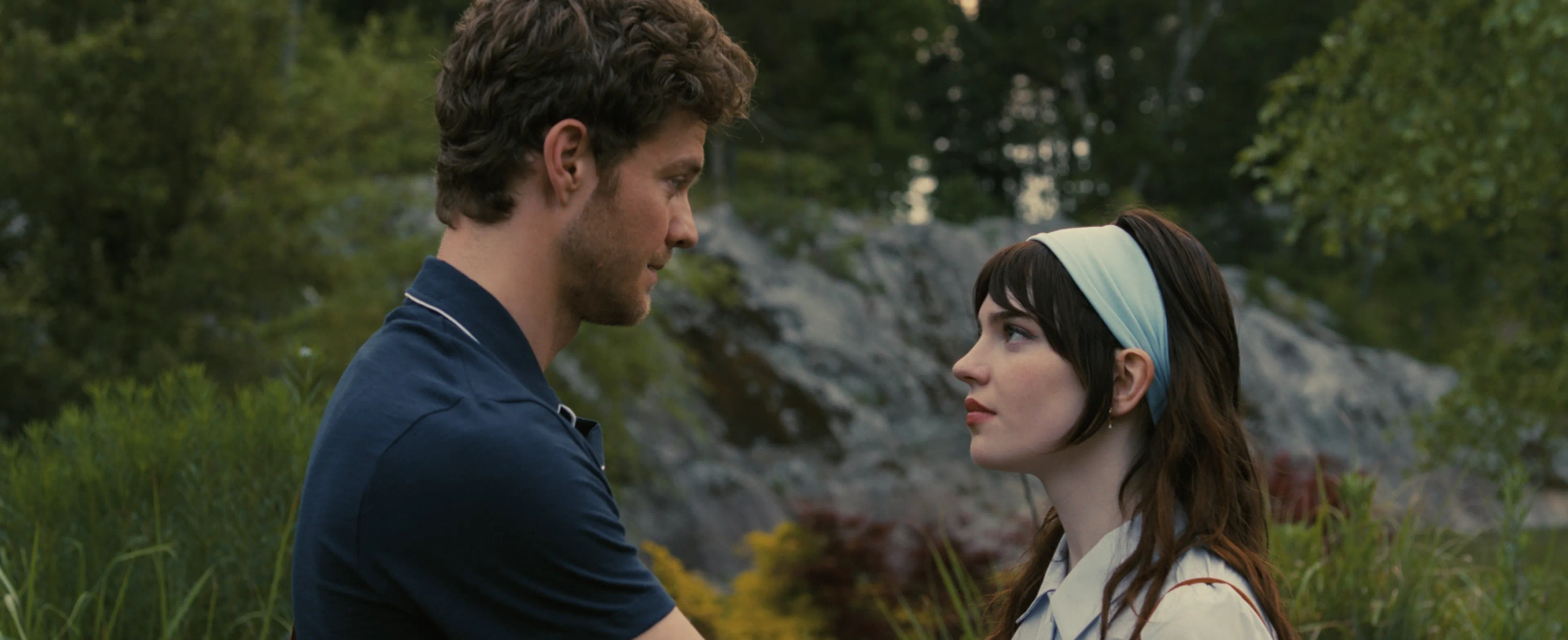 Jack Quaid and Sophie Thatcher in Companion (2025)