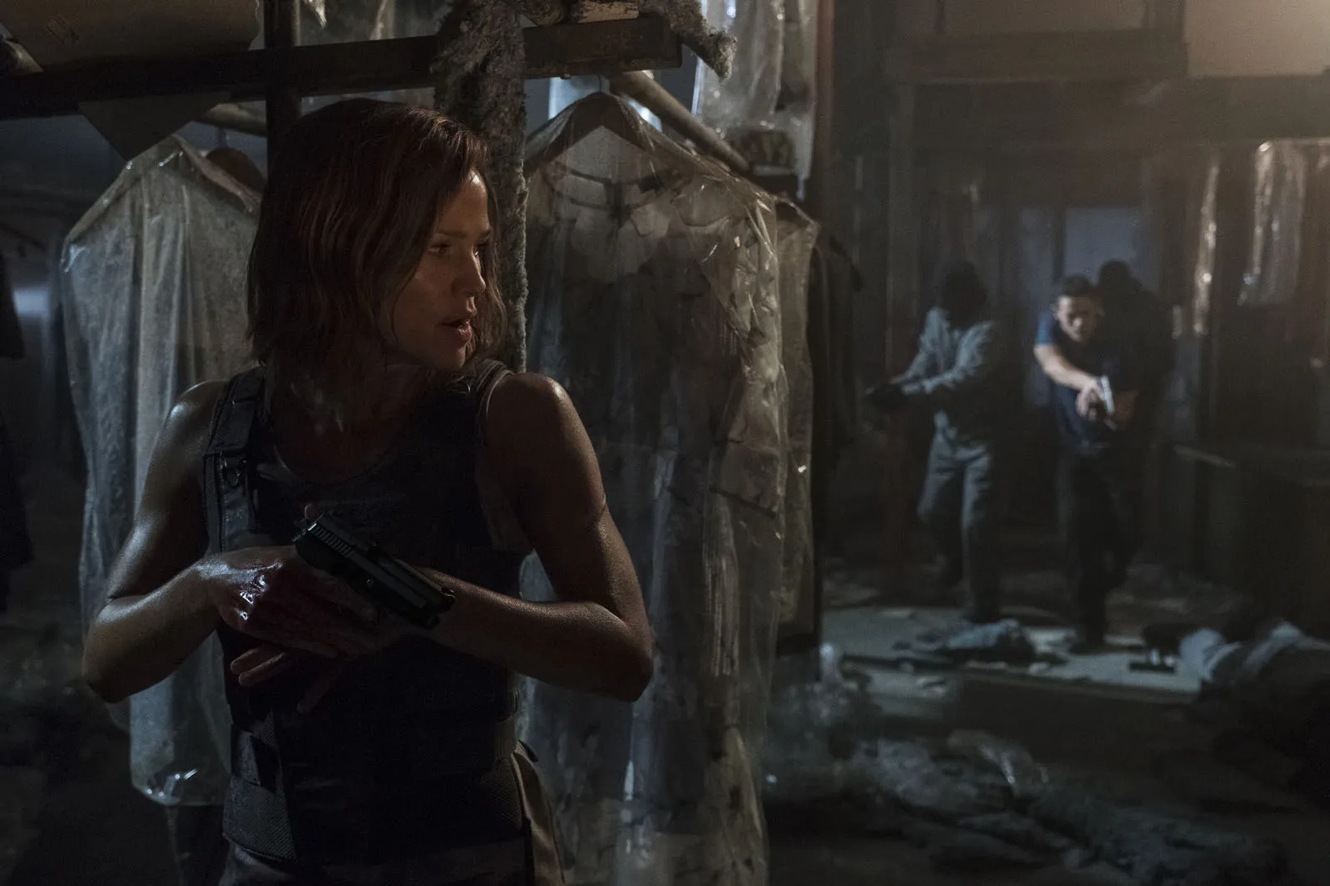 Jennifer Garner and Ian Casselberry in Peppermint (2018)