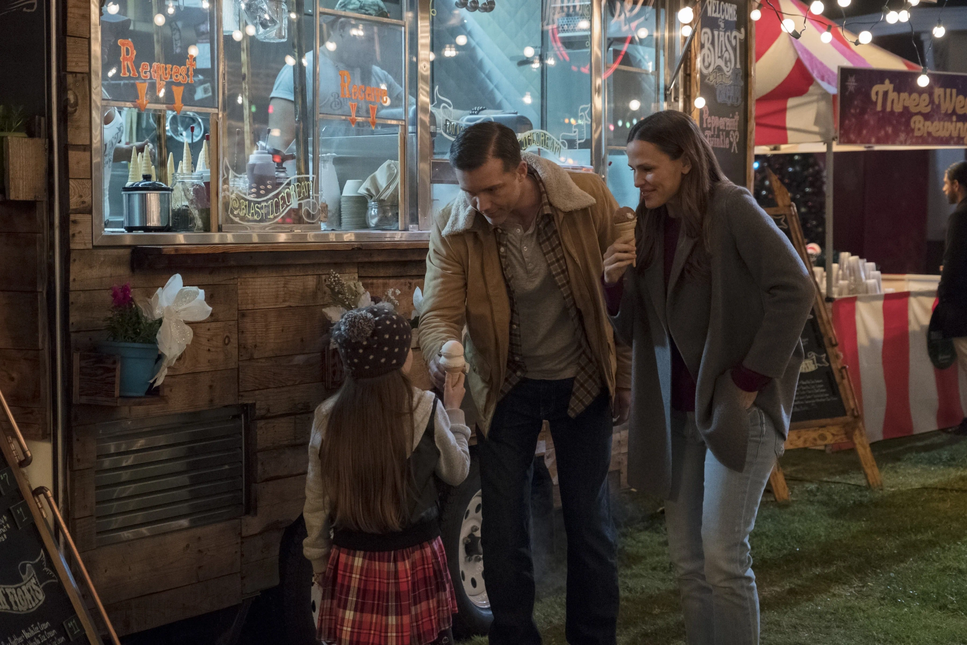 Jennifer Garner, Jeff Hephner, and Cailey Fleming in Peppermint (2018)