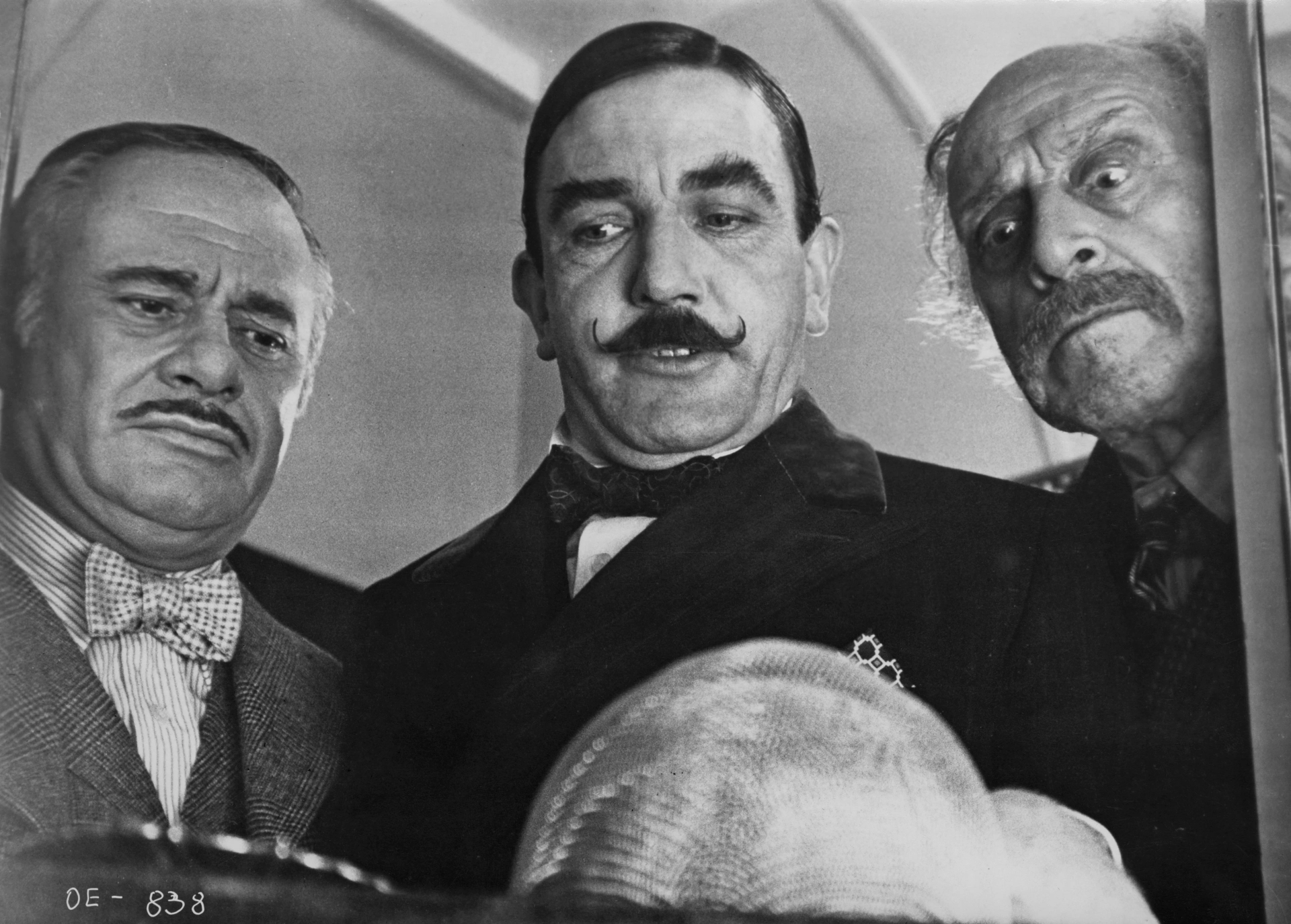Martin Balsam, Albert Finney, and George Coulouris in Murder on the Orient Express (1974)