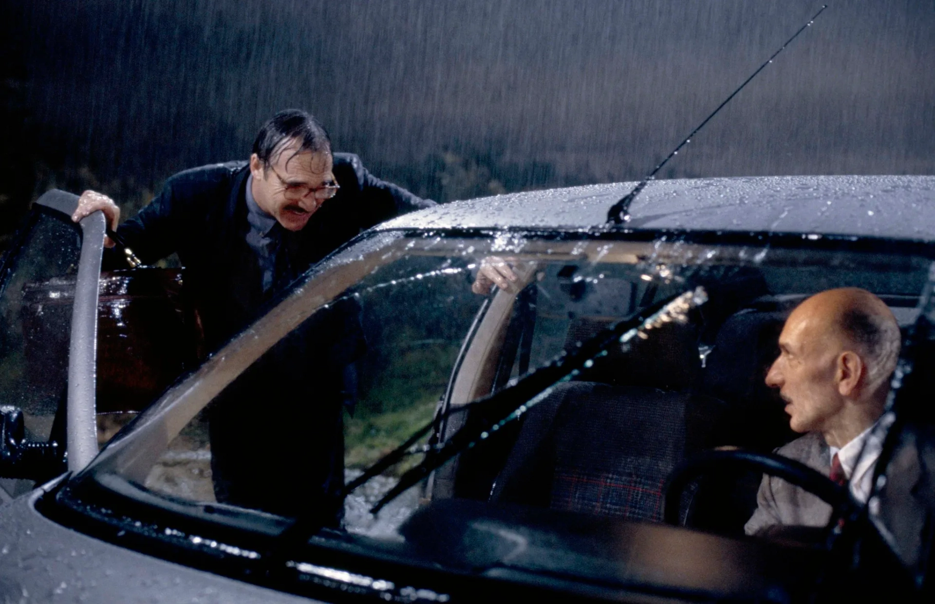 Ben Kingsley and Stuart Wilson in Death and the Maiden (1994)