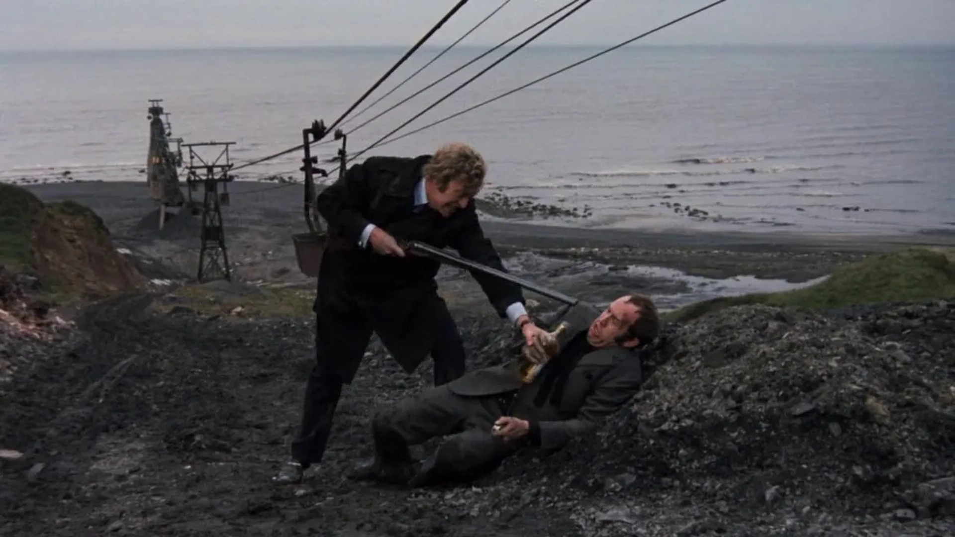 Michael Caine and Ian Hendry in Get Carter (1971)