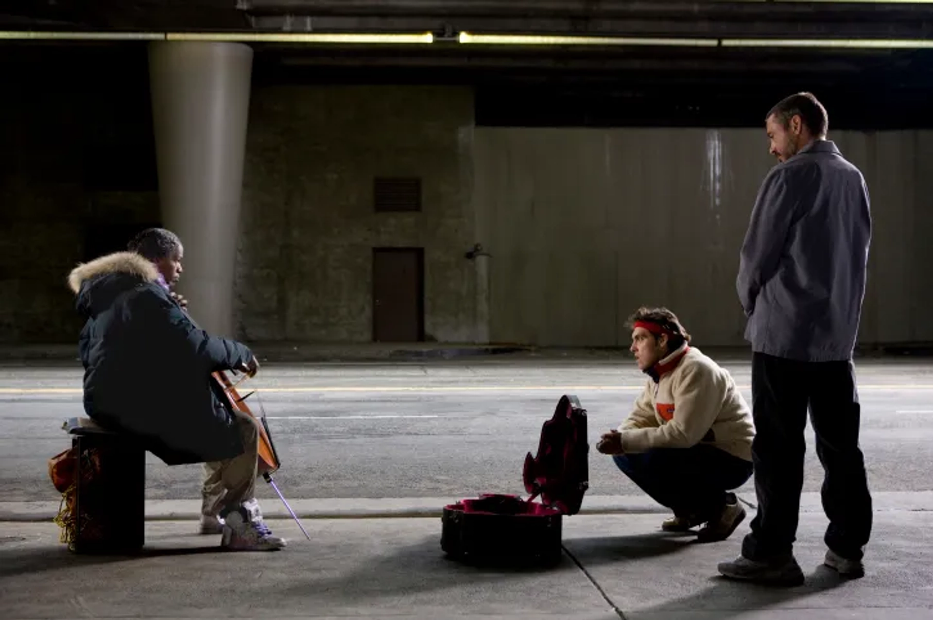 Robert Downey Jr., Jamie Foxx, and Joe Wright in The Soloist (2009)