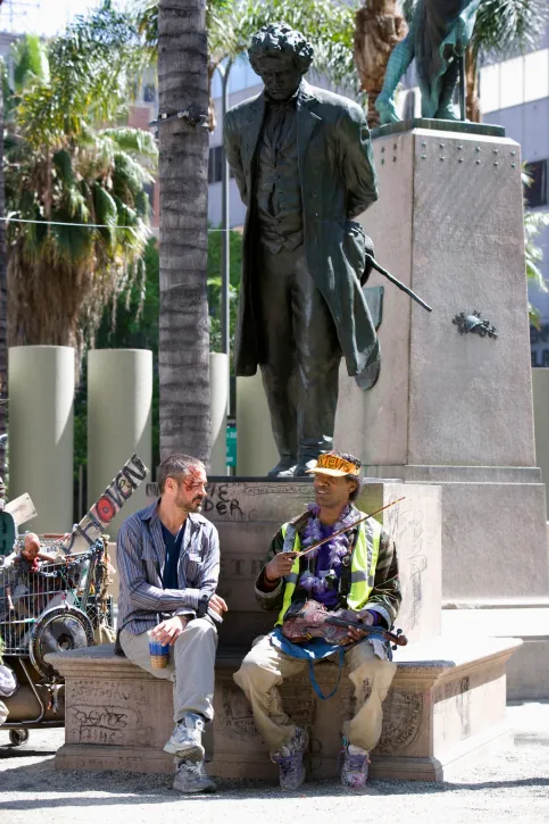 Robert Downey Jr. and Jamie Foxx in The Soloist (2009)