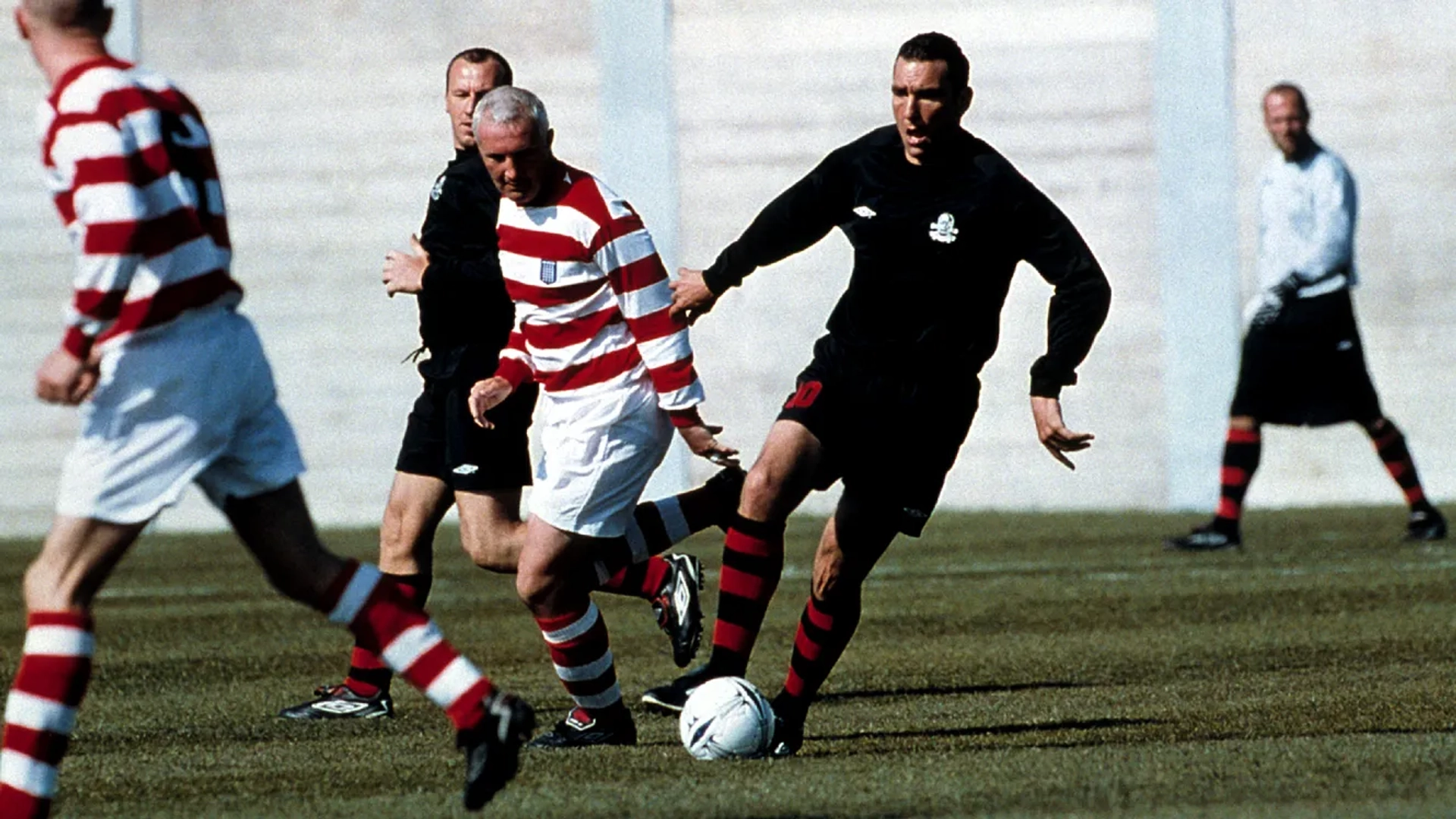 Vinnie Jones in Mean Machine (2001)
