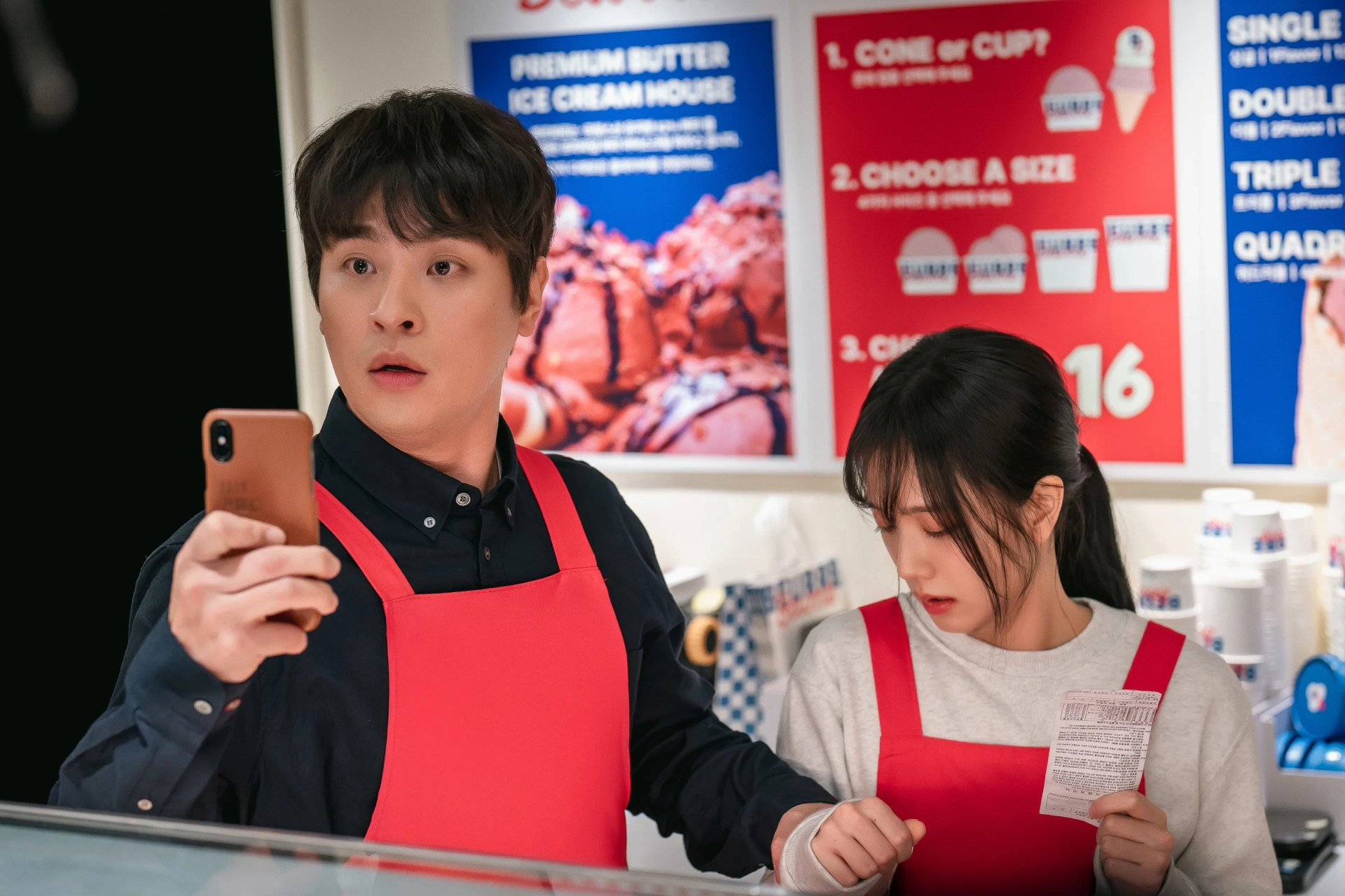 Kim Jisoo and Park Jeong-min in Newtopia (2025)