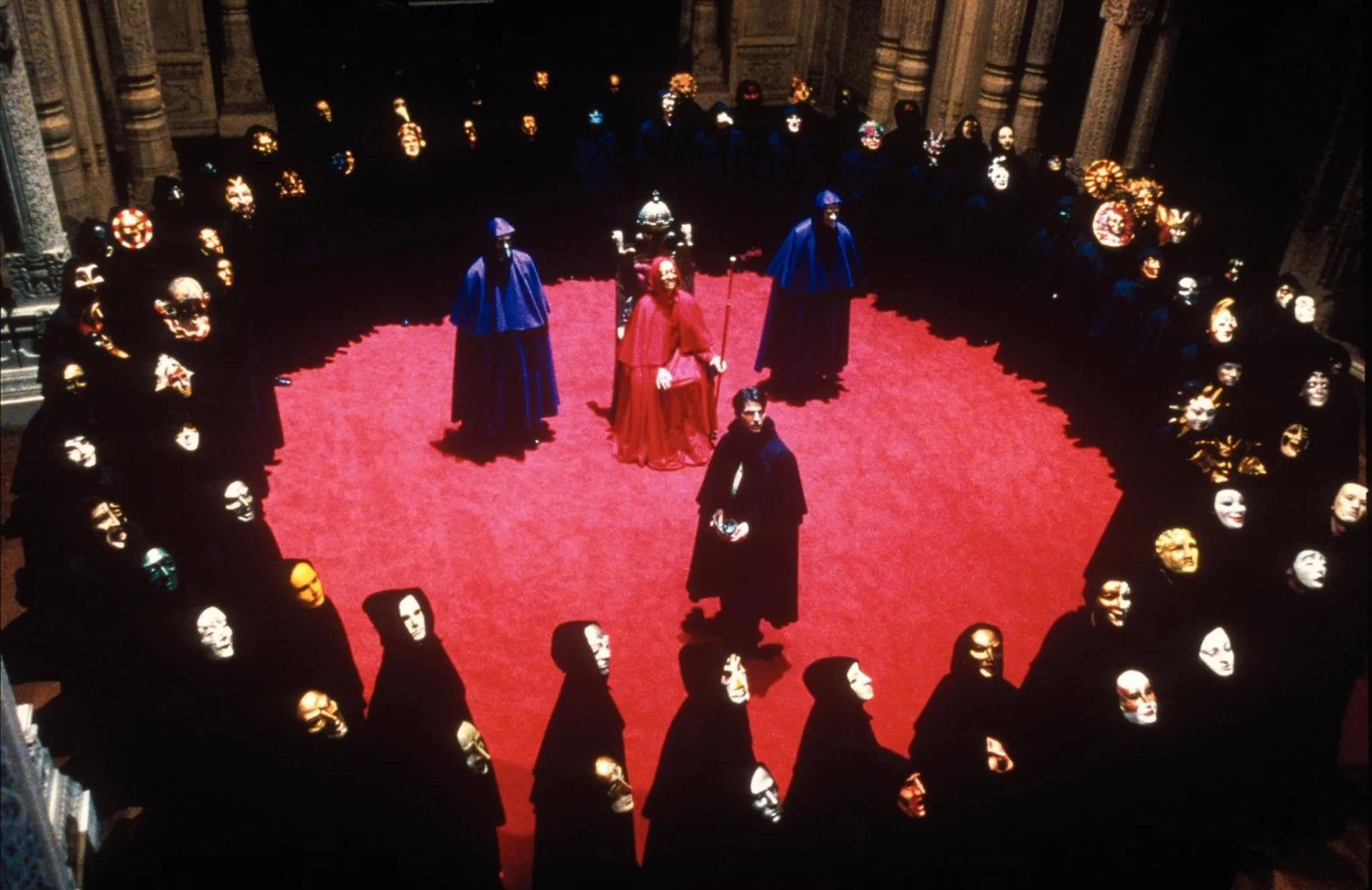 Tom Cruise and Leon Vitali in Eyes Wide Shut (1999)